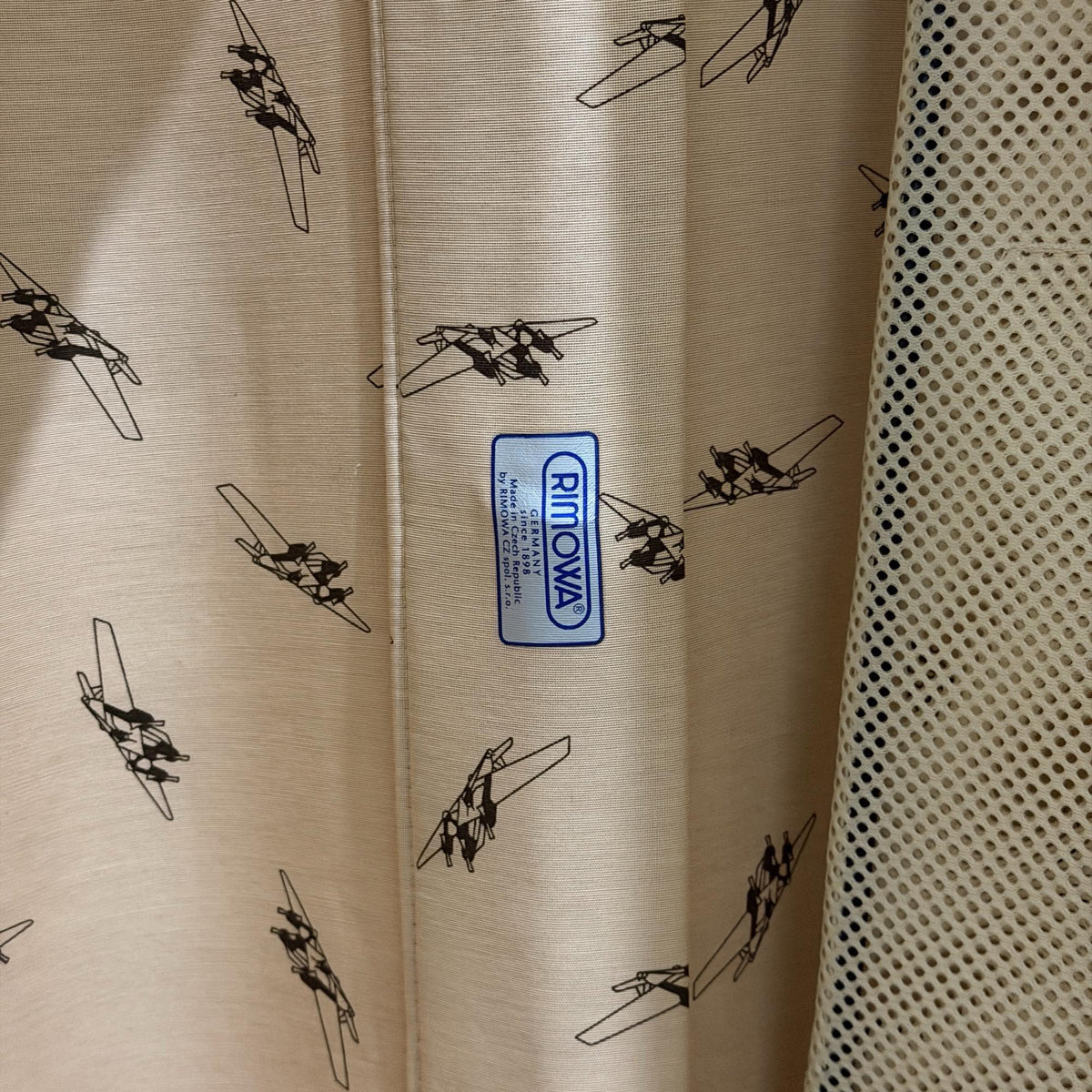 リモワ ユナイテッドアローズ限定 エッセンシャル(サルサ) 895.44.01.0-2 中古美品 78リットル 4輪