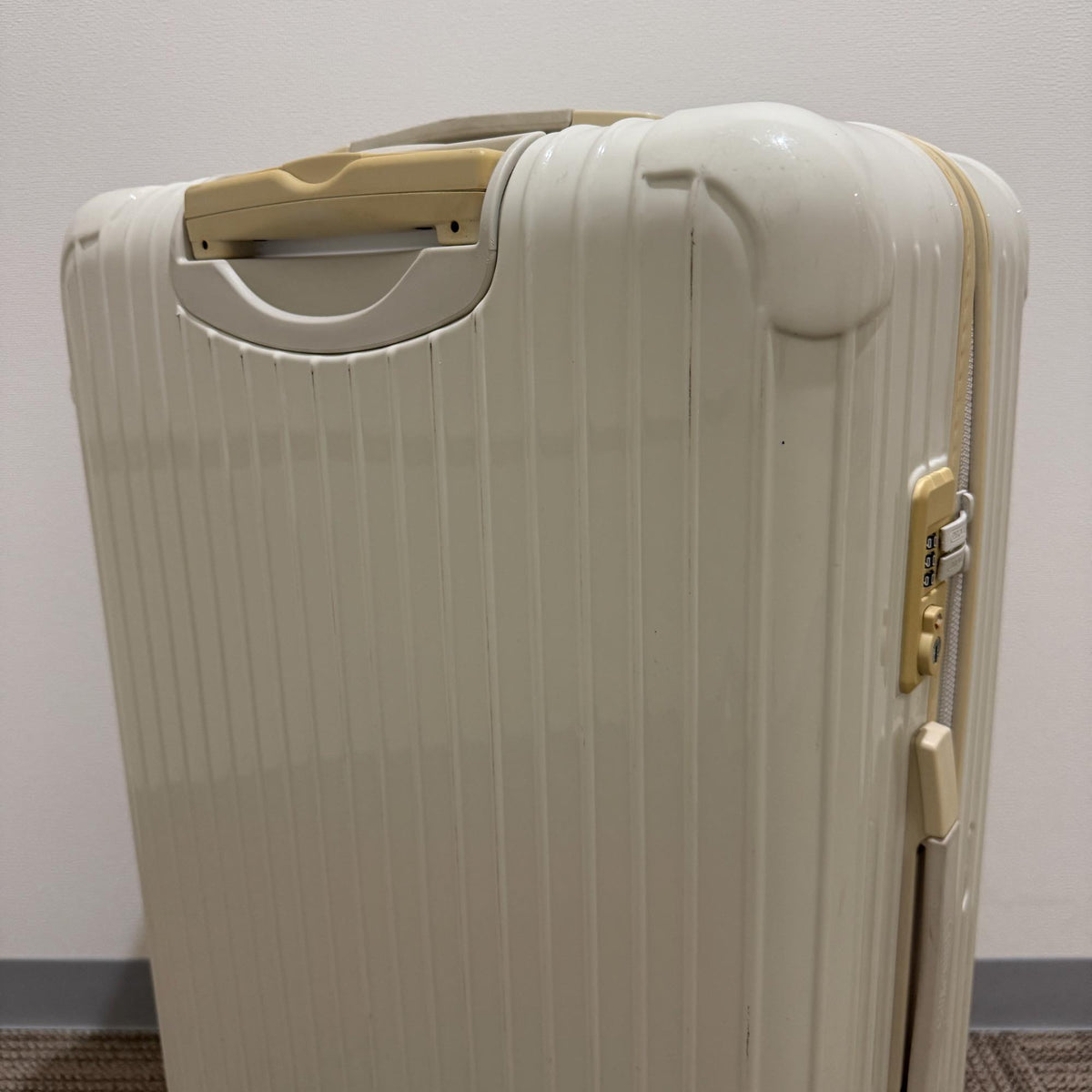 リモワ ユナイテッドアローズ限定 エッセンシャル(サルサ) 895.44.01.0-2 中古美品 78リットル 4輪