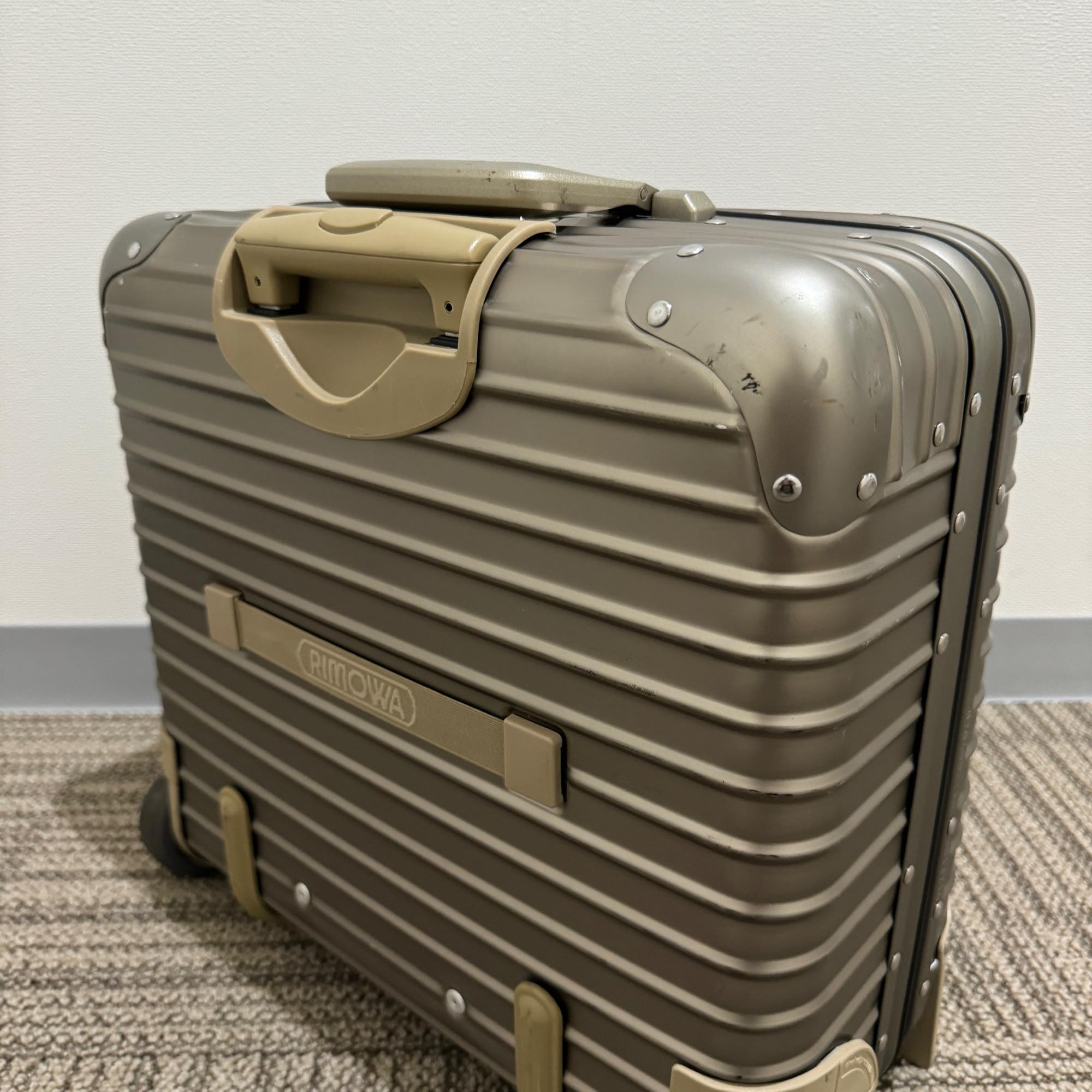 リモワ トパーズ チタニウム 920.40.03.2-2 中古美品 28リットル 2輪