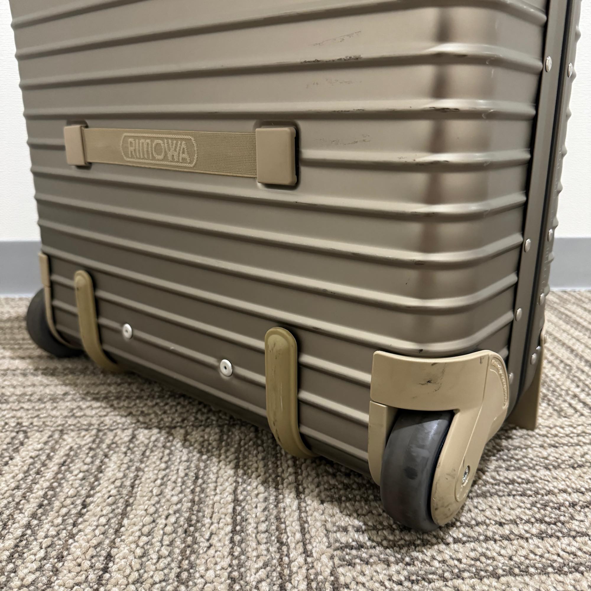 リモワ トパーズ チタニウム 920.40.03.2-2 中古美品 28リットル 2輪