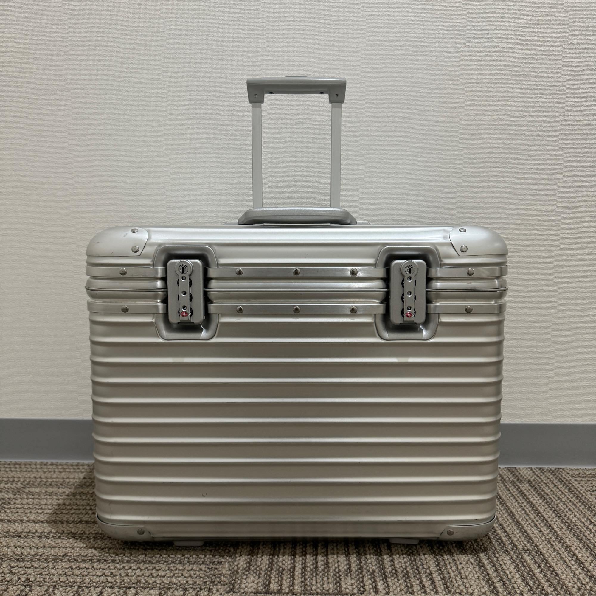 リモワ パイロット 中古美品 923.50-2 34リットル 2輪