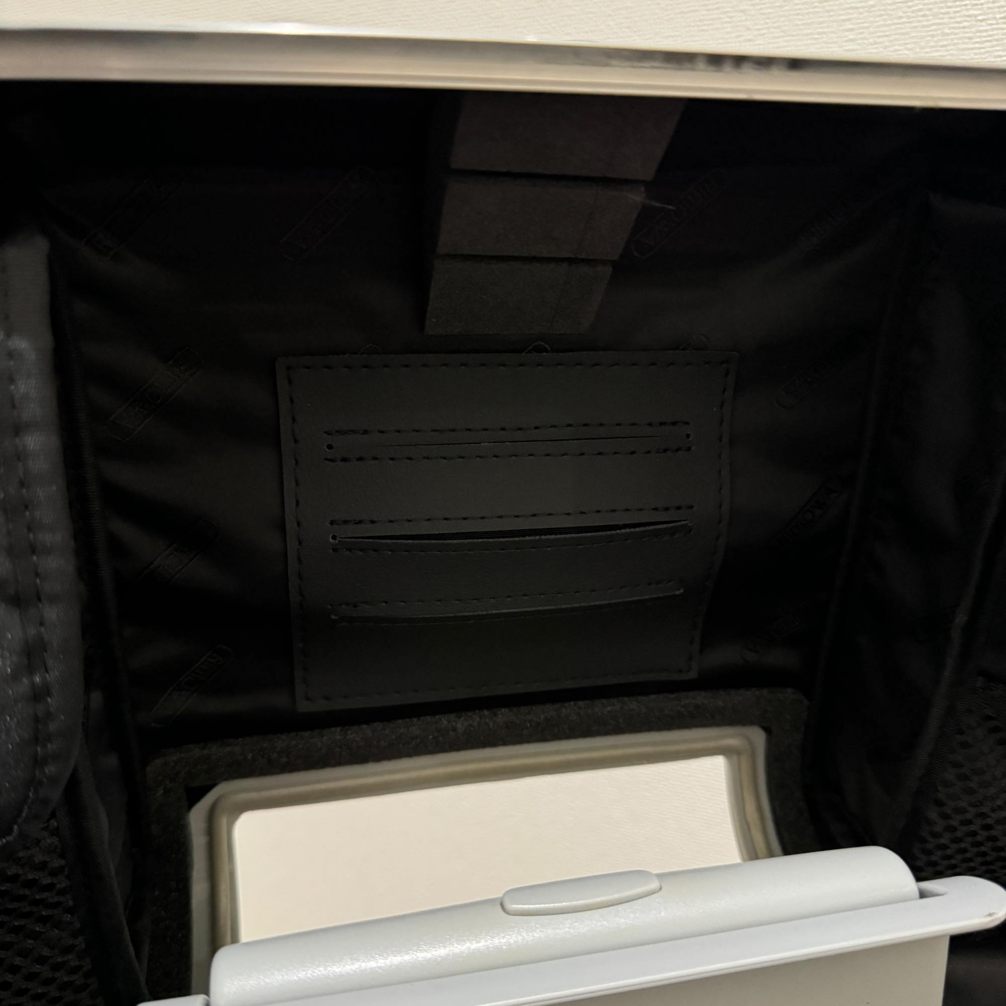 リモワ パイロット 中古美品 923.50-2 34リットル 2輪