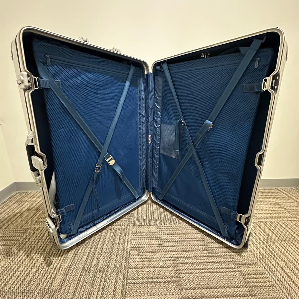 リモワ シルバーインテグラル 中古品 U923.77-2 104リットル 4輪