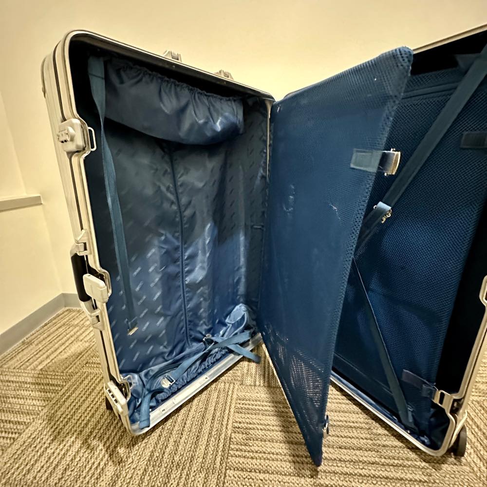 リモワ シルバーインテグラル 中古品 U923.77-2 104リットル 4輪