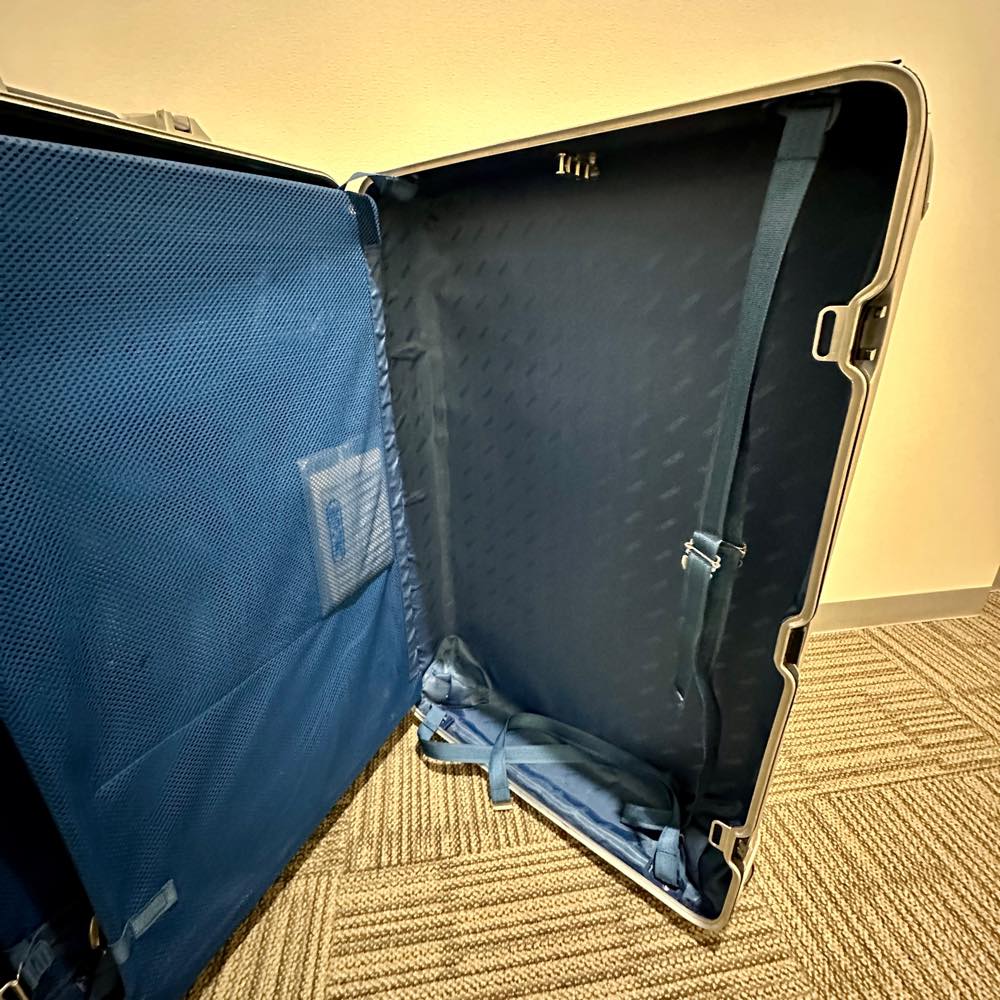 リモワ シルバーインテグラル 中古品 U923.77-2 104リットル 4輪
