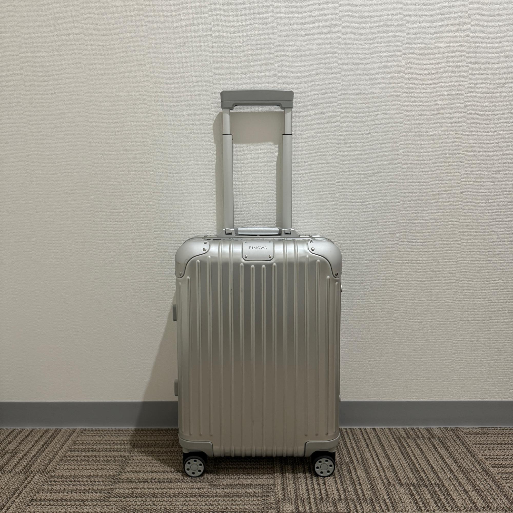 リモワ オリジナル 925.53.00.4 キャビン 中古美品 35リットル 4輪