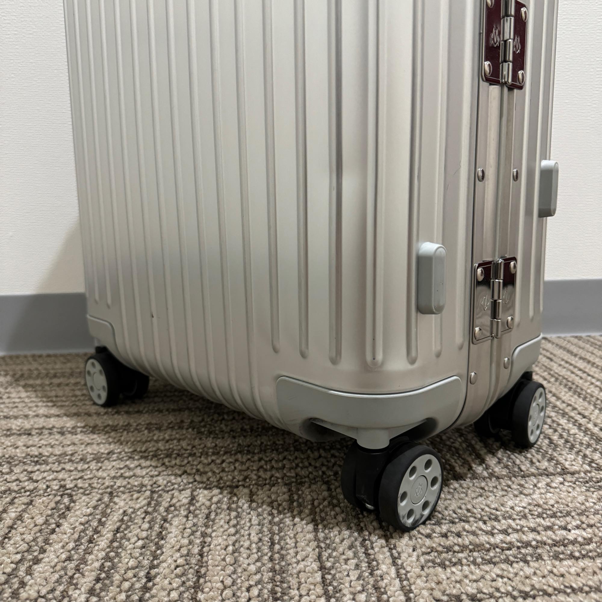 リモワ オリジナル 925.53.00.4 キャビン 中古美品 35リットル 4輪