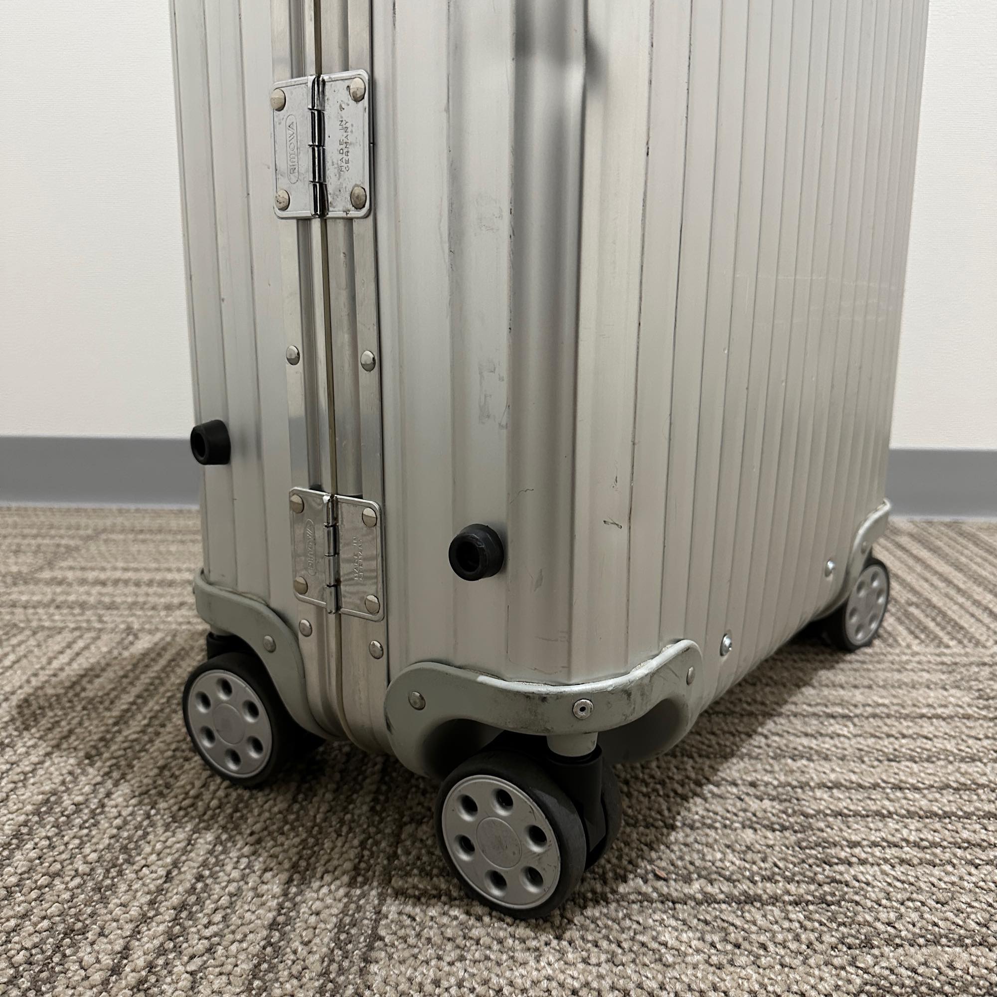 リモワ トパーズ 932.56-2 中古商品 45リットル 4輪