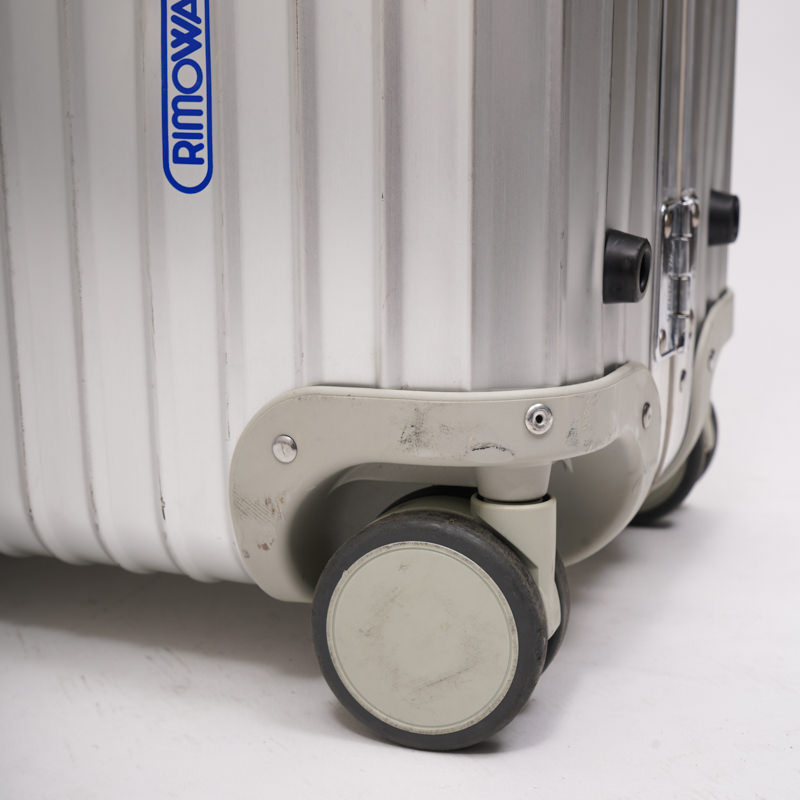 リモワ トパーズ 中古商品 932.77-2 104リットル 4輪