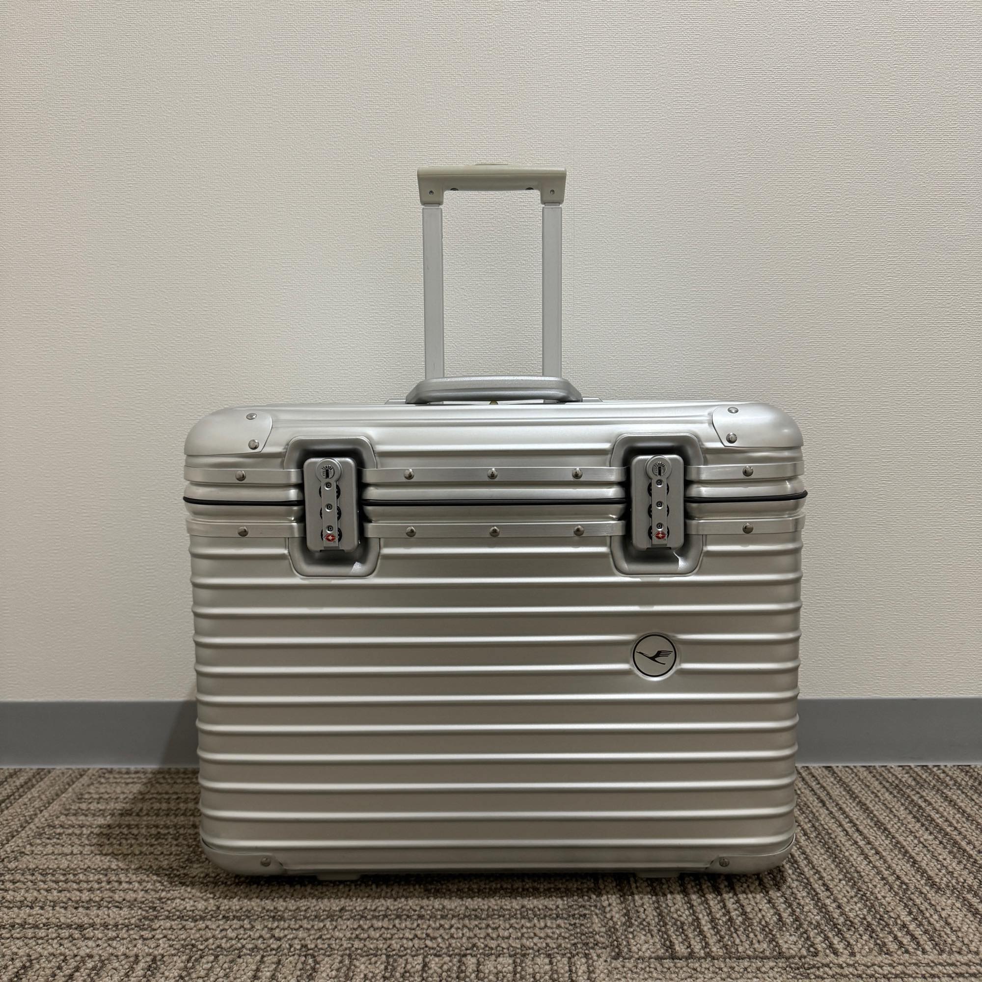 ルフトハンザ リモワ パイロット 中古美品 940.50-2 29リットル 2輪