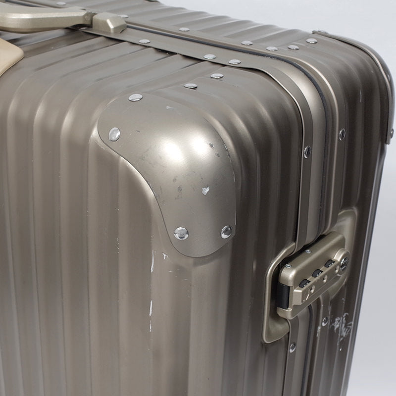 リモワ トパーズ チタニウム 中古商品 945.77-2 98リットル 4輪