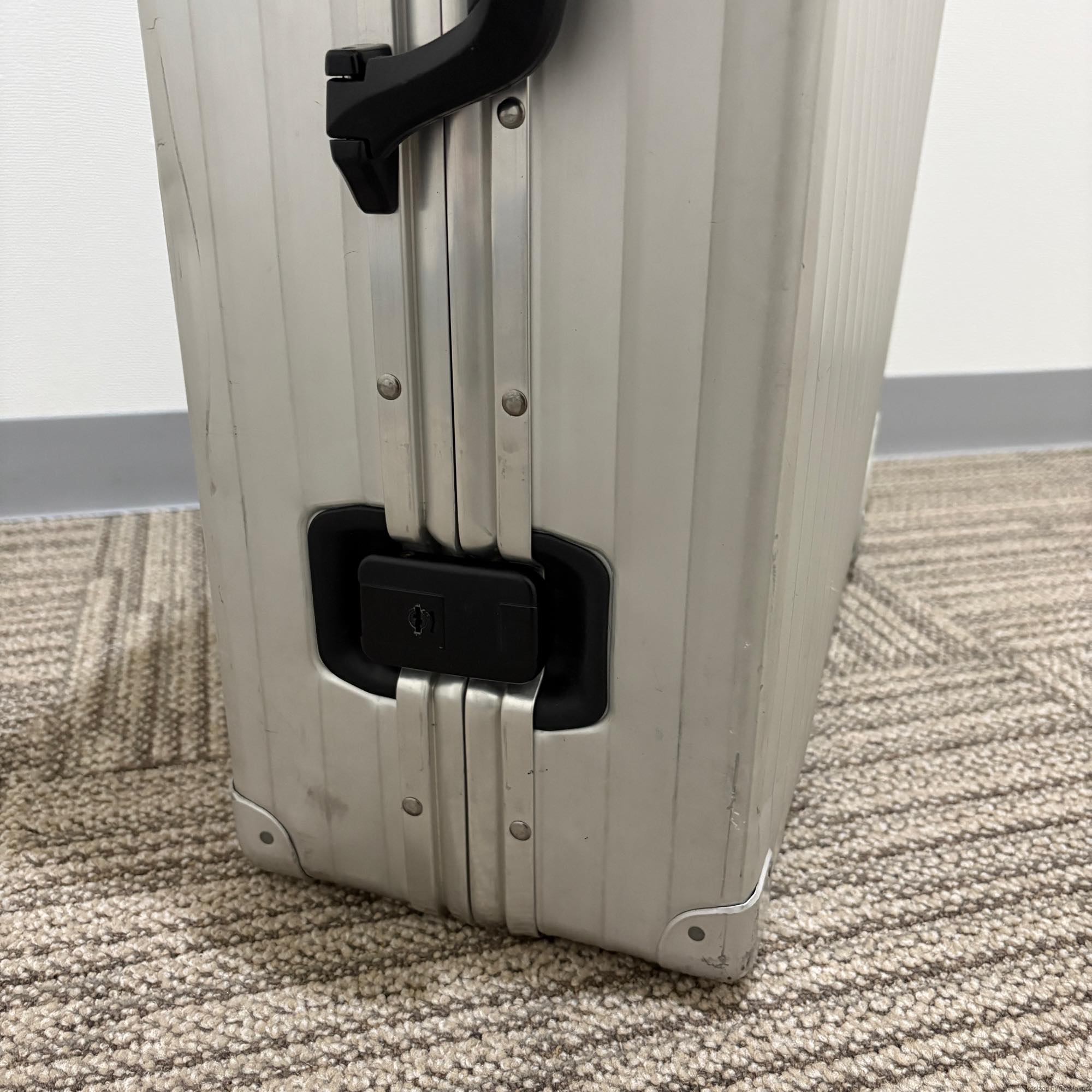 リモワ ジュラルミン 中古商品 U957.70-2 2輪