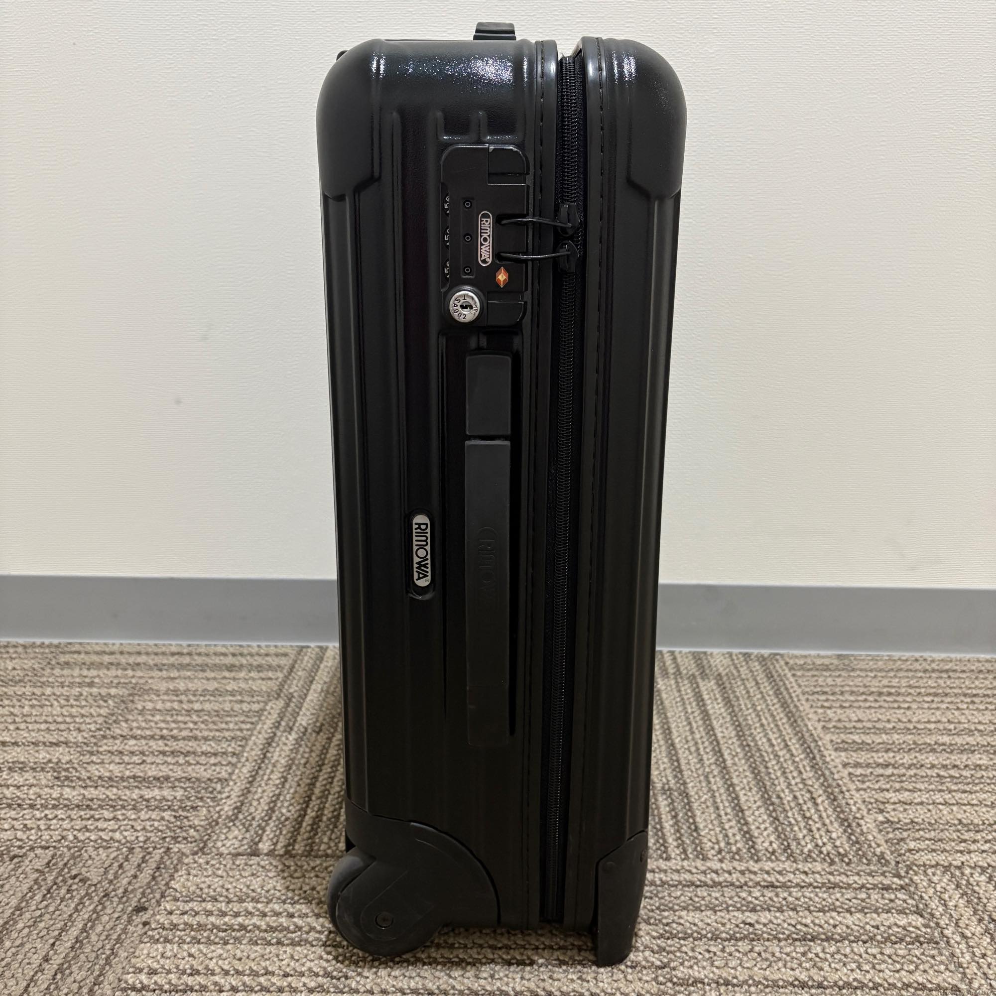 リモワ サルサ(エッセンシャル) 851.52-27 32リットル 中古商品 2輪