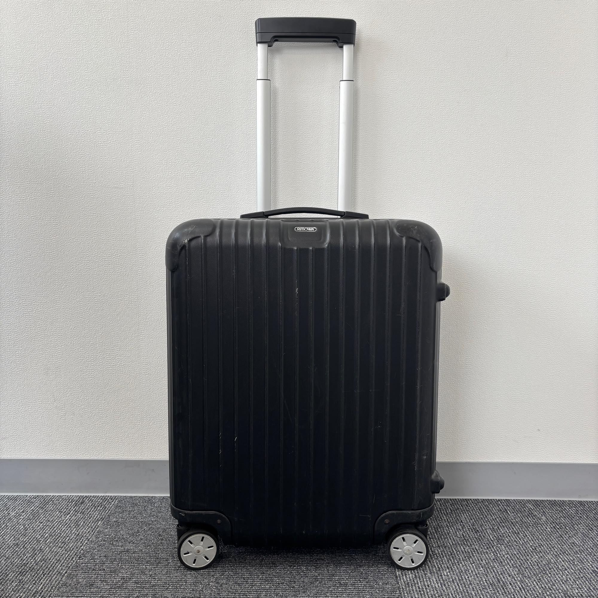 リモワ サルサ(エッセンシャル) 810.56-3 47リットル 中古商品 4輪