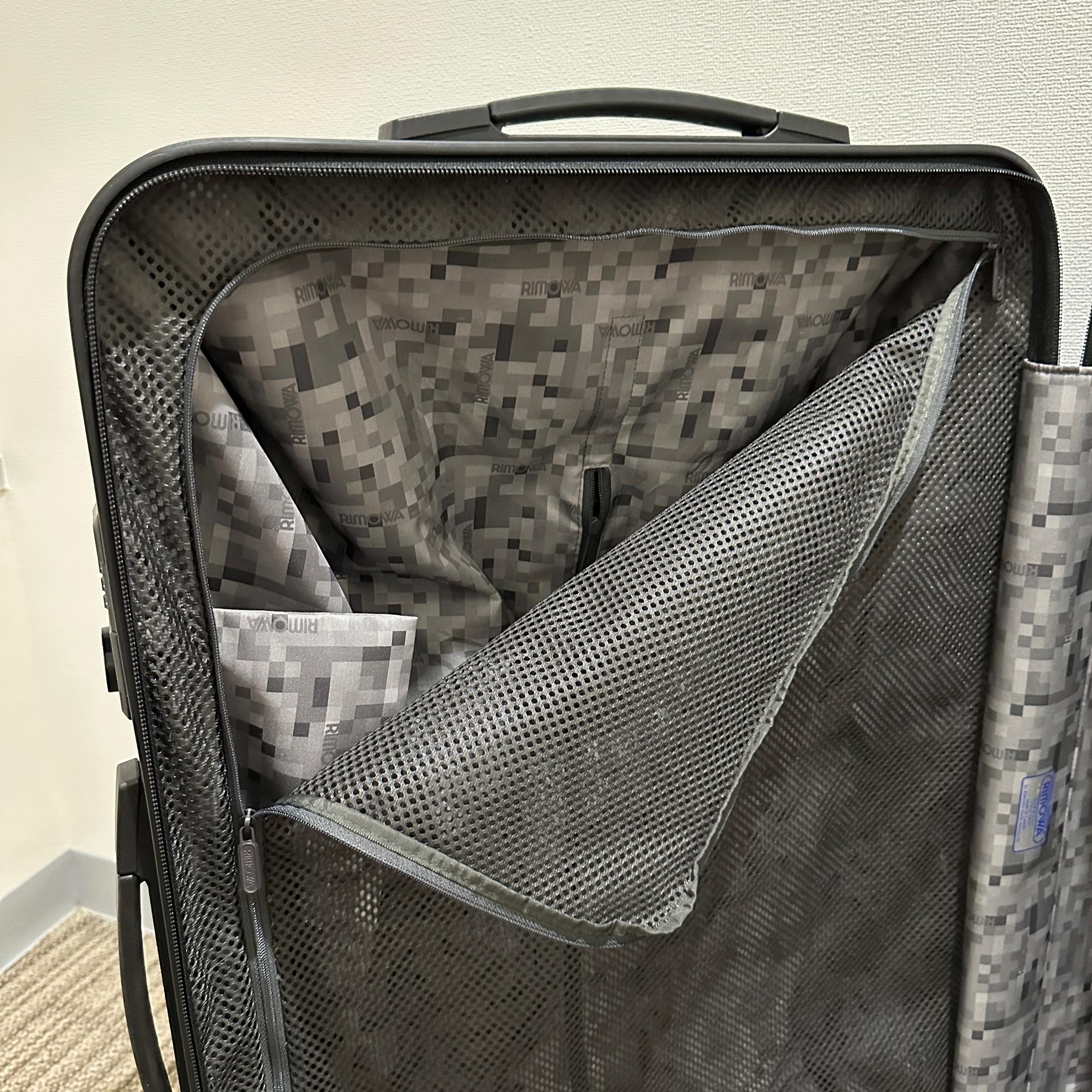 リモワ サルサ 810.70-3 78リットル 中古商品 4輪