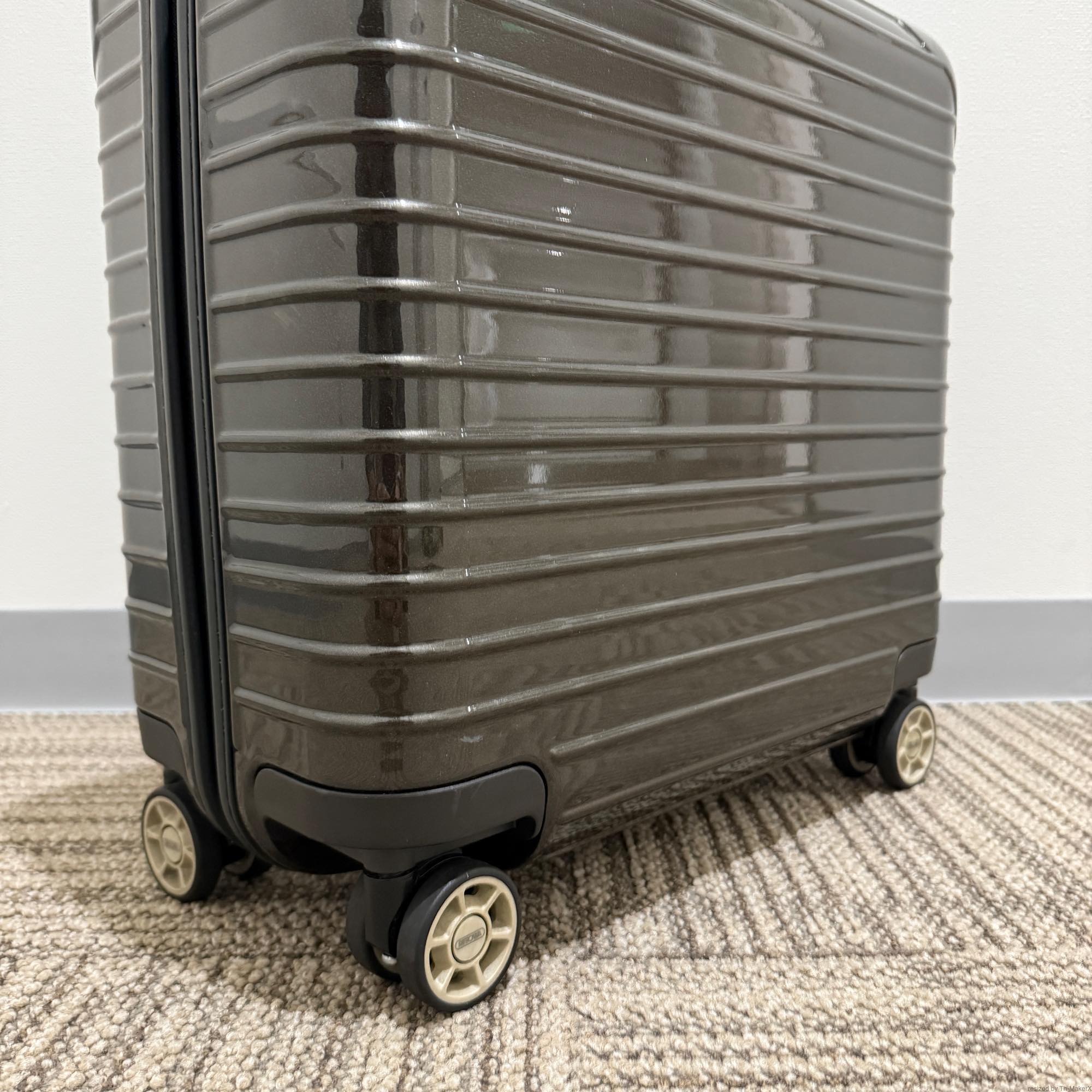 リモワ サルサ デラックス 中古美品 830.40-3 29リットル 4輪