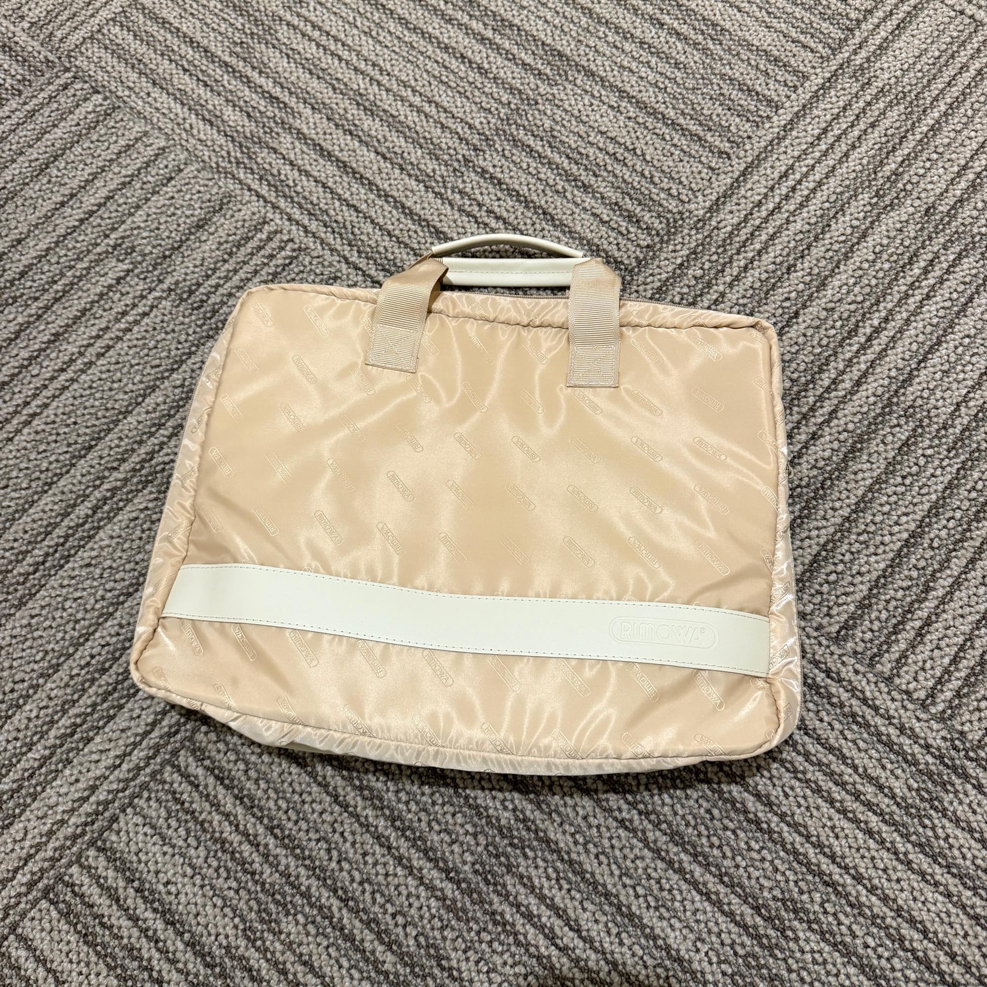 リモワ サルサ デラックス 中古美品 830.40-3 29リットル 4輪