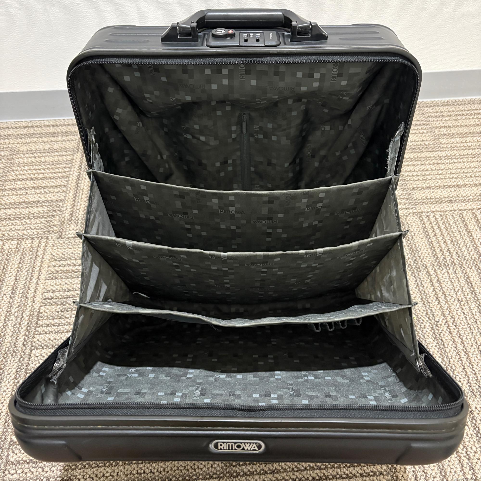 リモワ サルサ 833.40-3 中古美品 25リットル 2輪