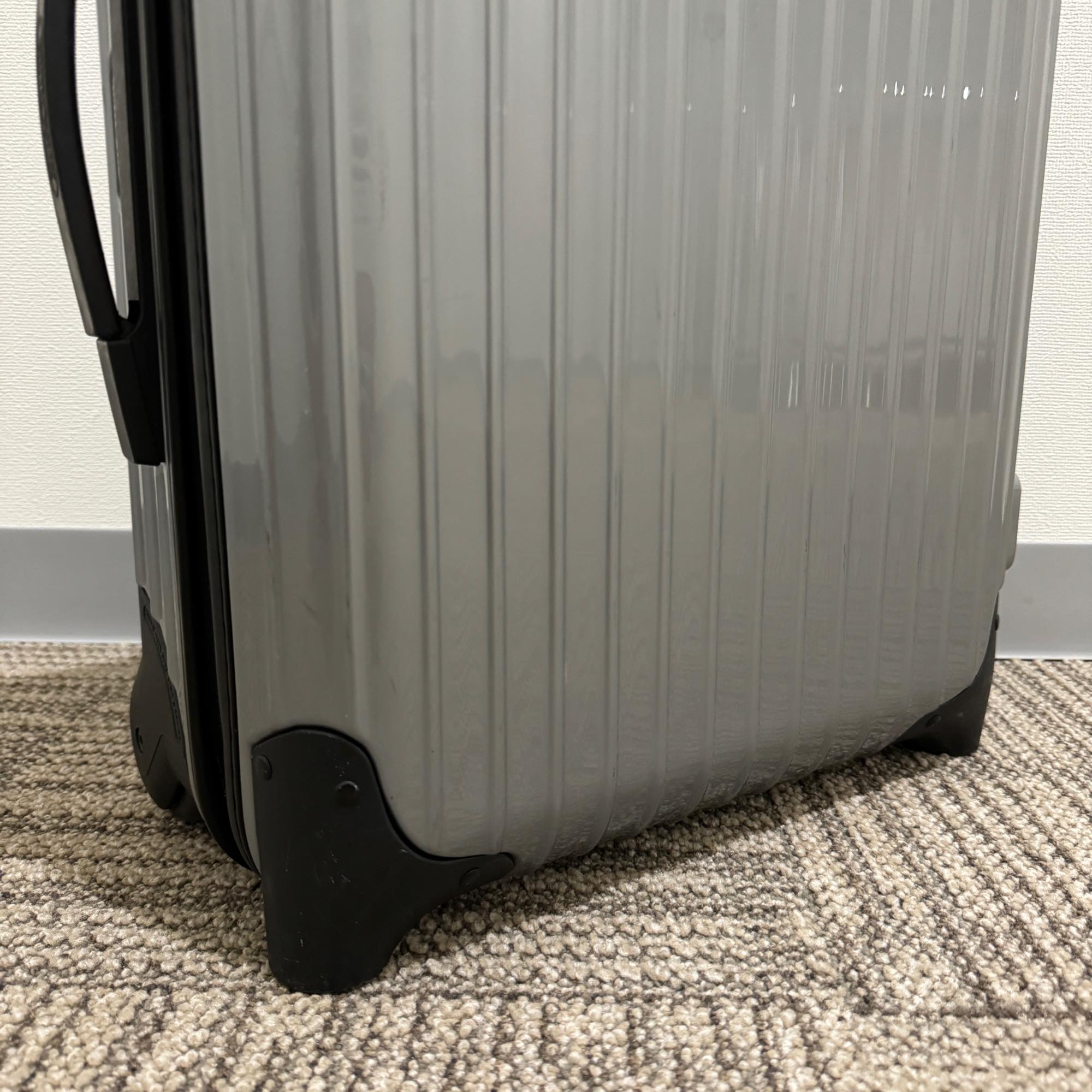 リモワ サルサ 中古商品 856.52-3 35リットル 2輪