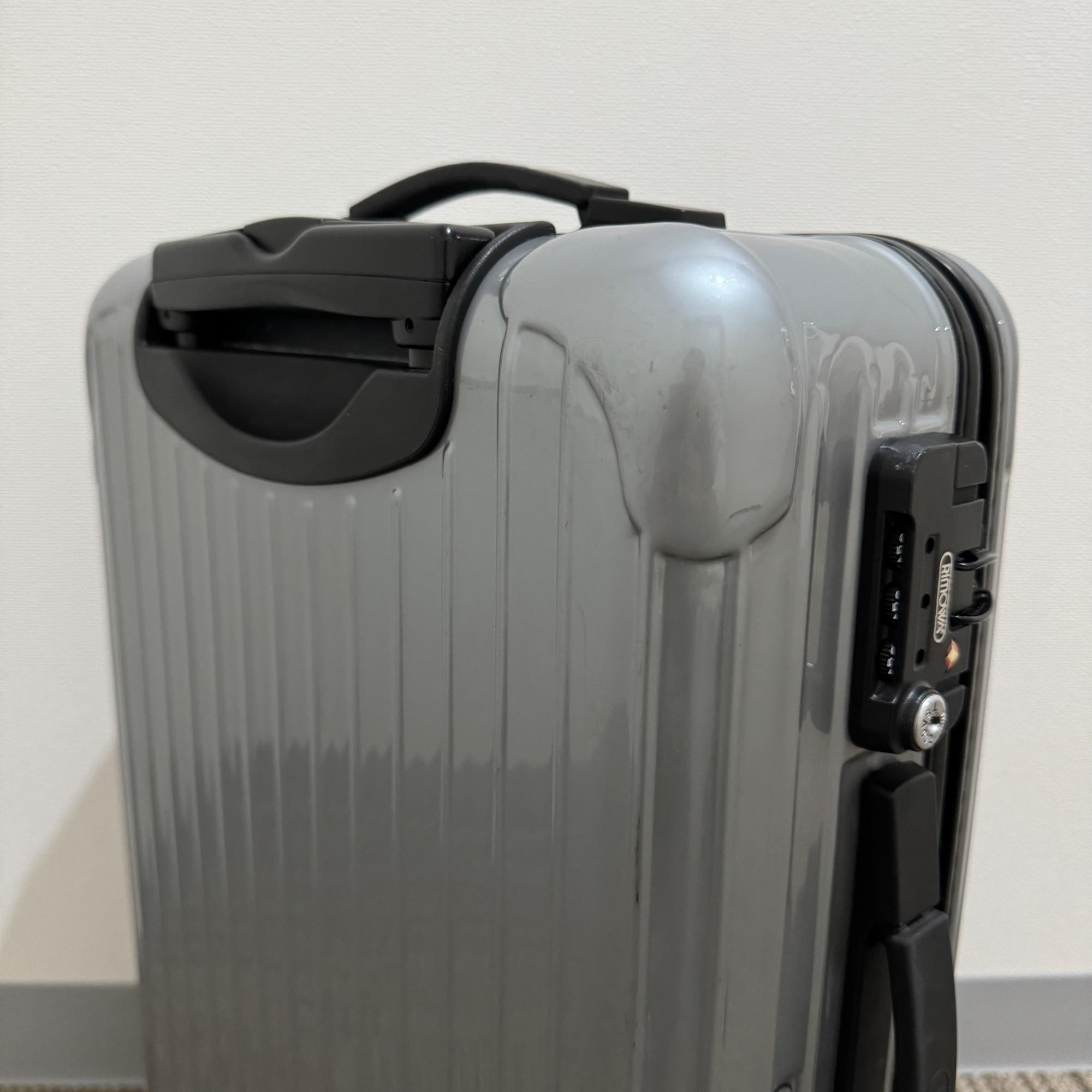 リモワ サルサ 中古商品 856.52-3 35リットル 2輪