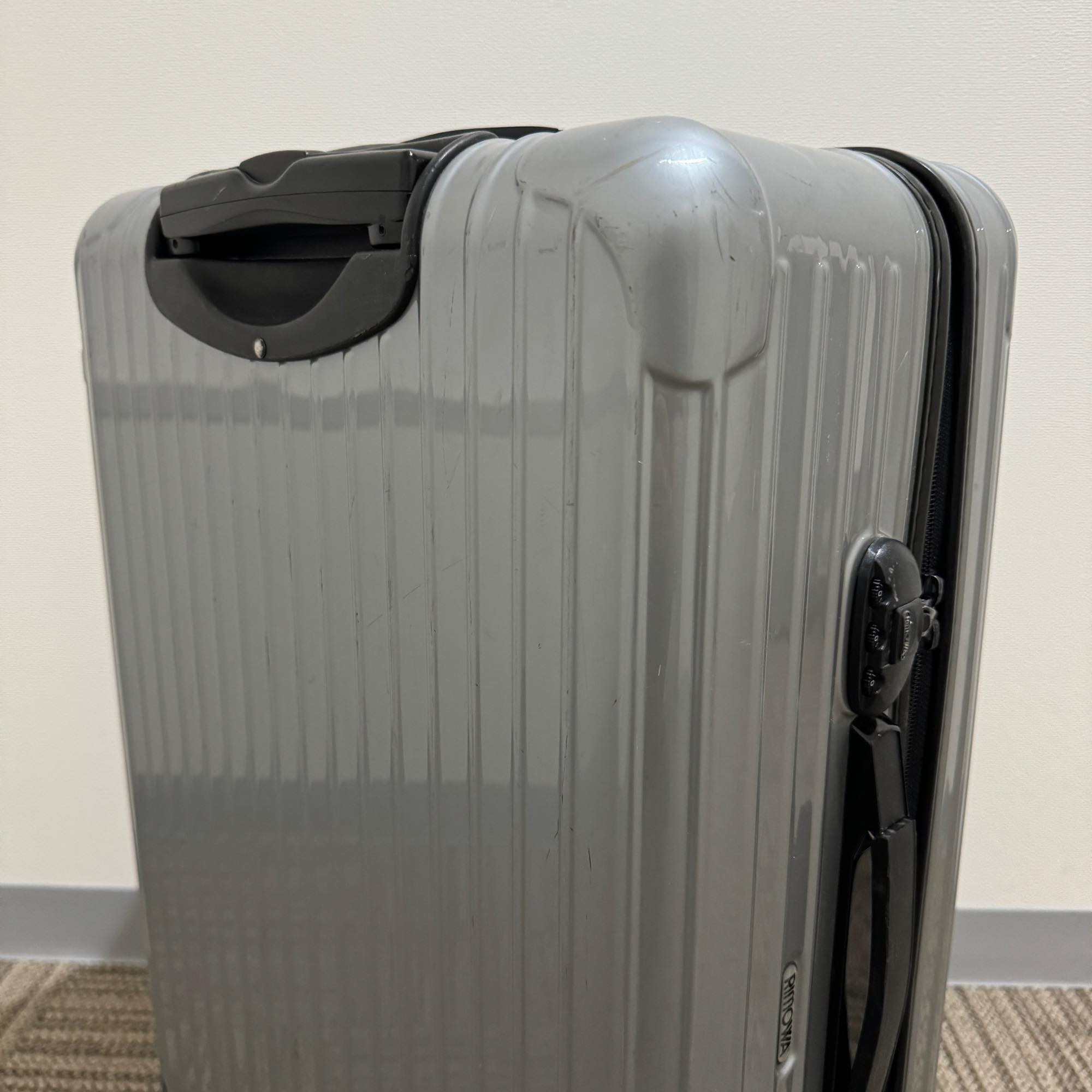 リモワ サルサ 中古商品 856.63-3 63リットル 2輪