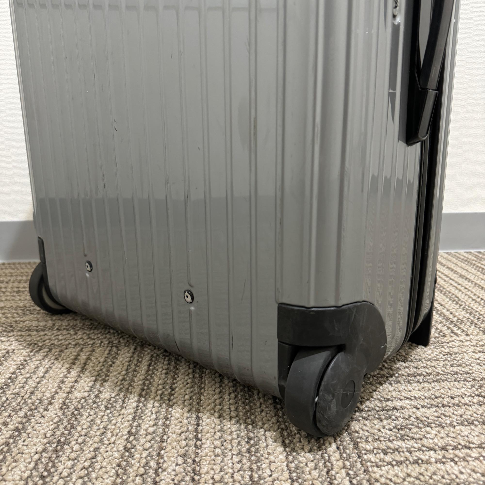リモワ サルサ 中古商品 856.63-3 63リットル 2輪
