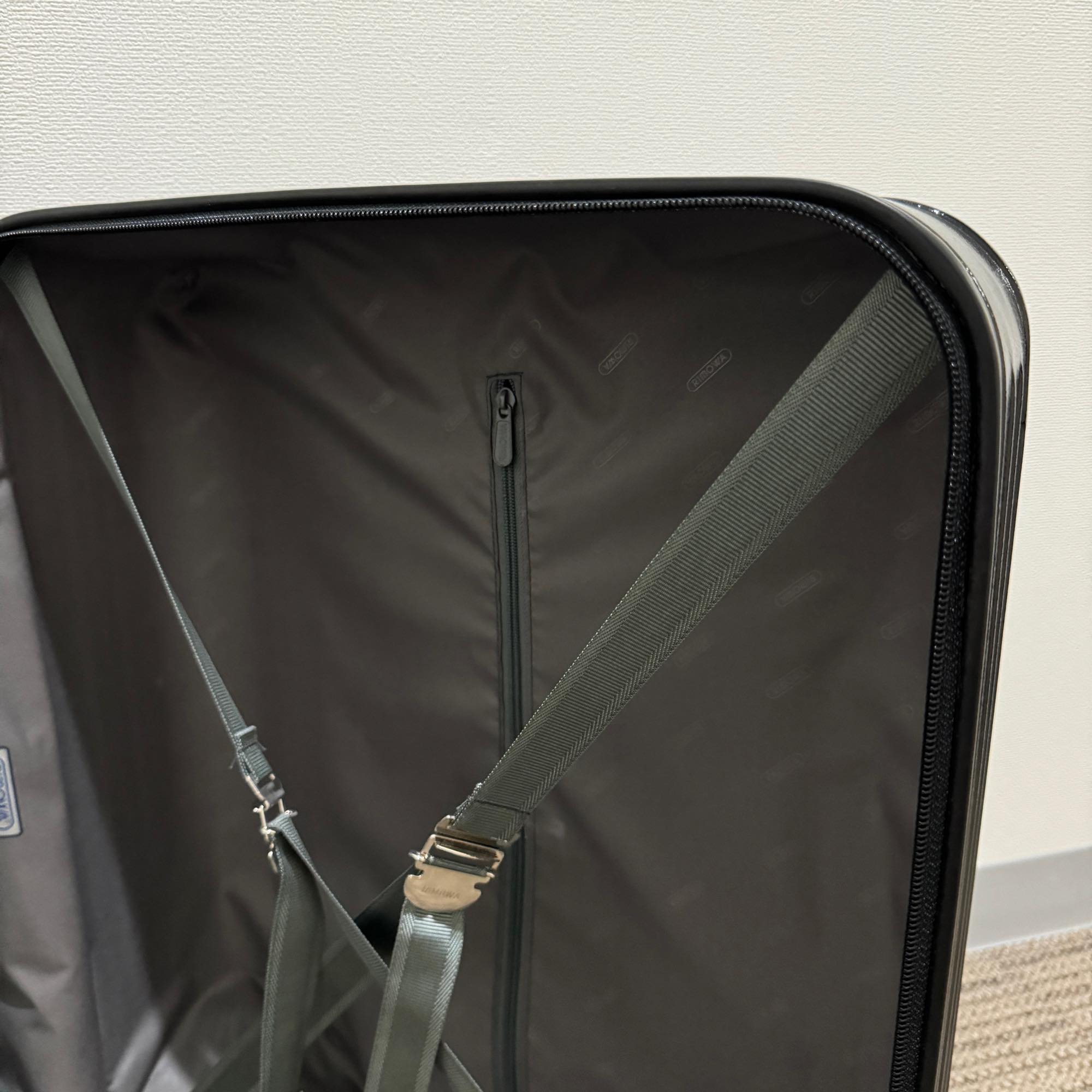 リモワ サルサ U871.56-3 48リットル 中古美品 4輪