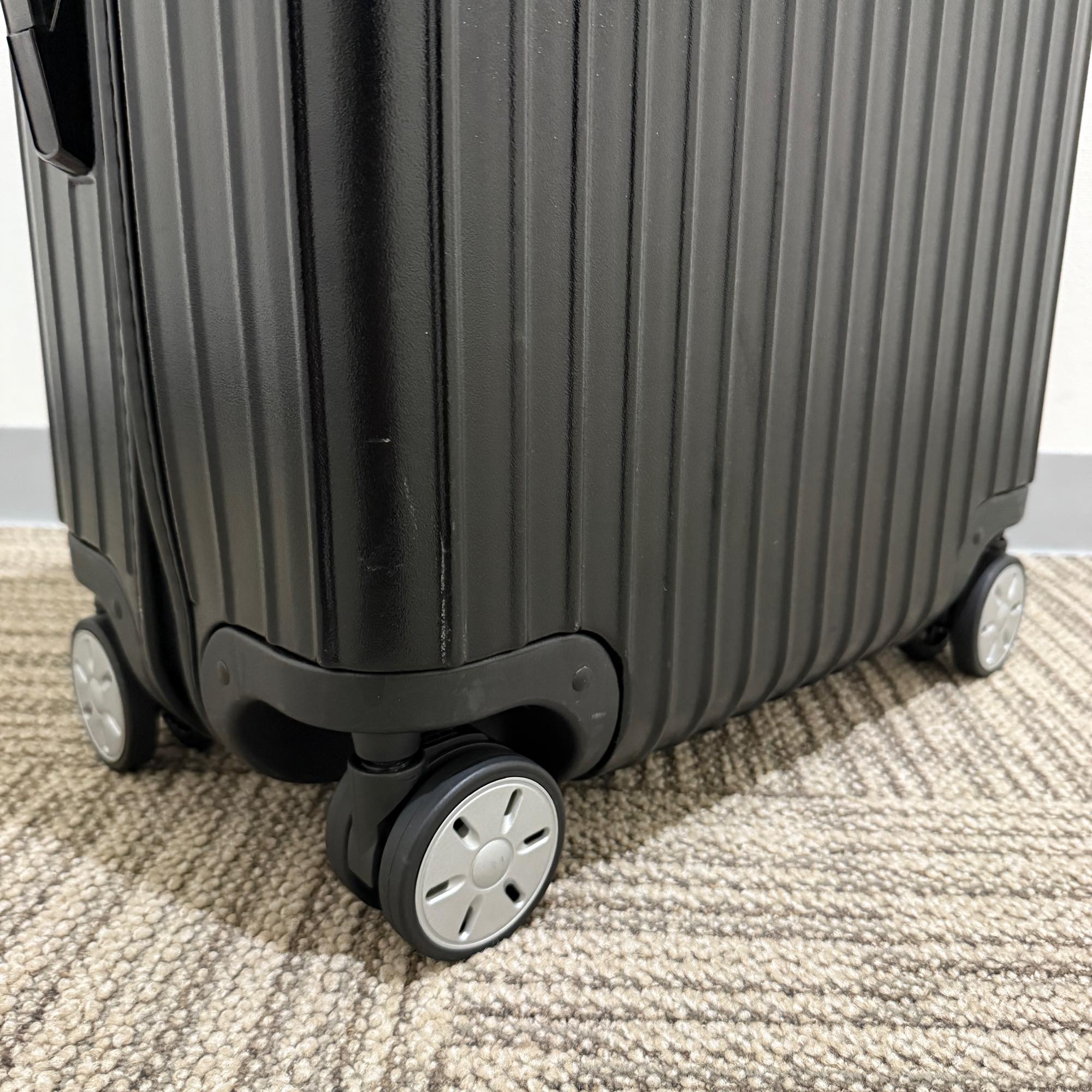 リモワ サルサ 中古美品 871.63-3 63リットル 4輪