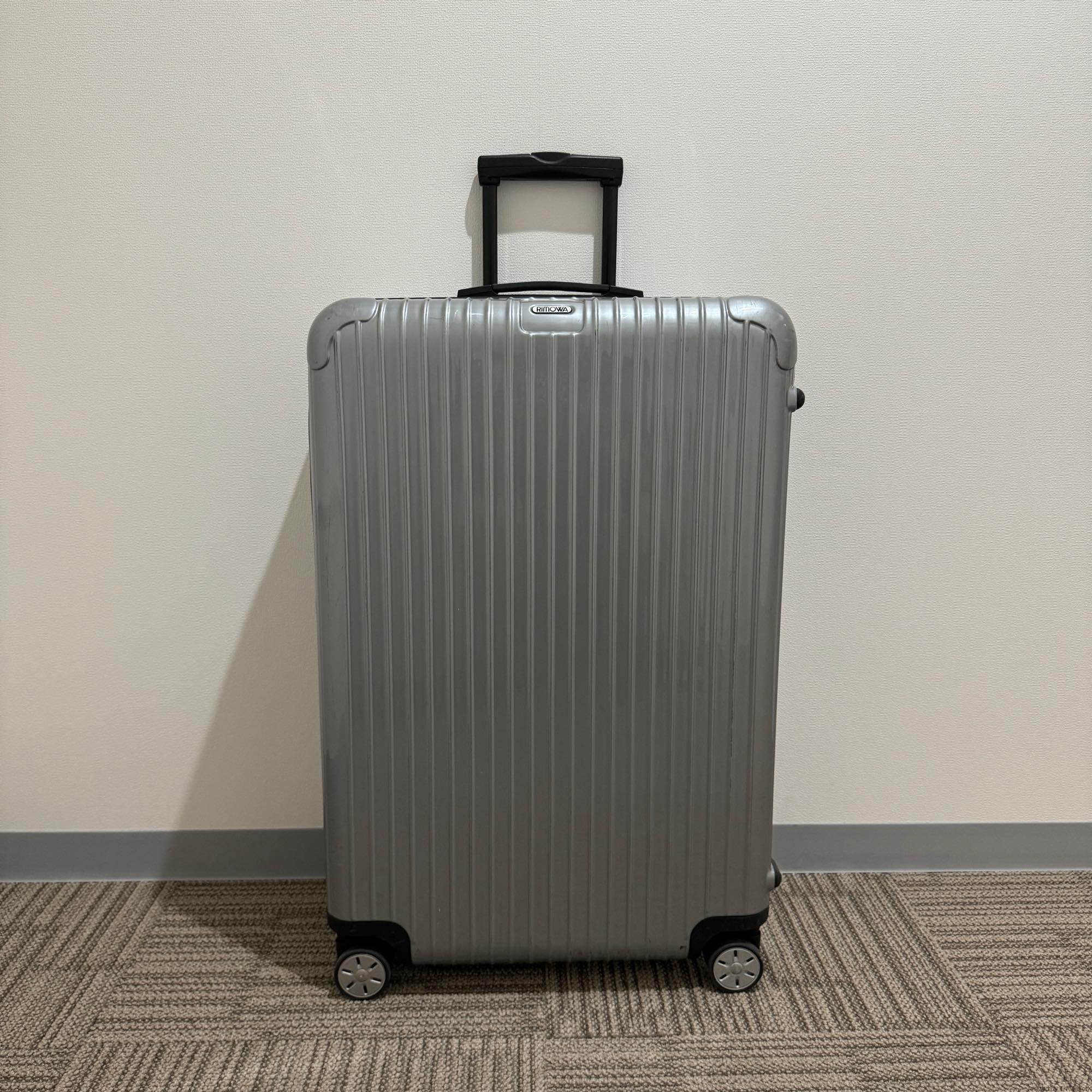 リモワ サルサ 876.77-3 107リットル 中古商品 4輪
