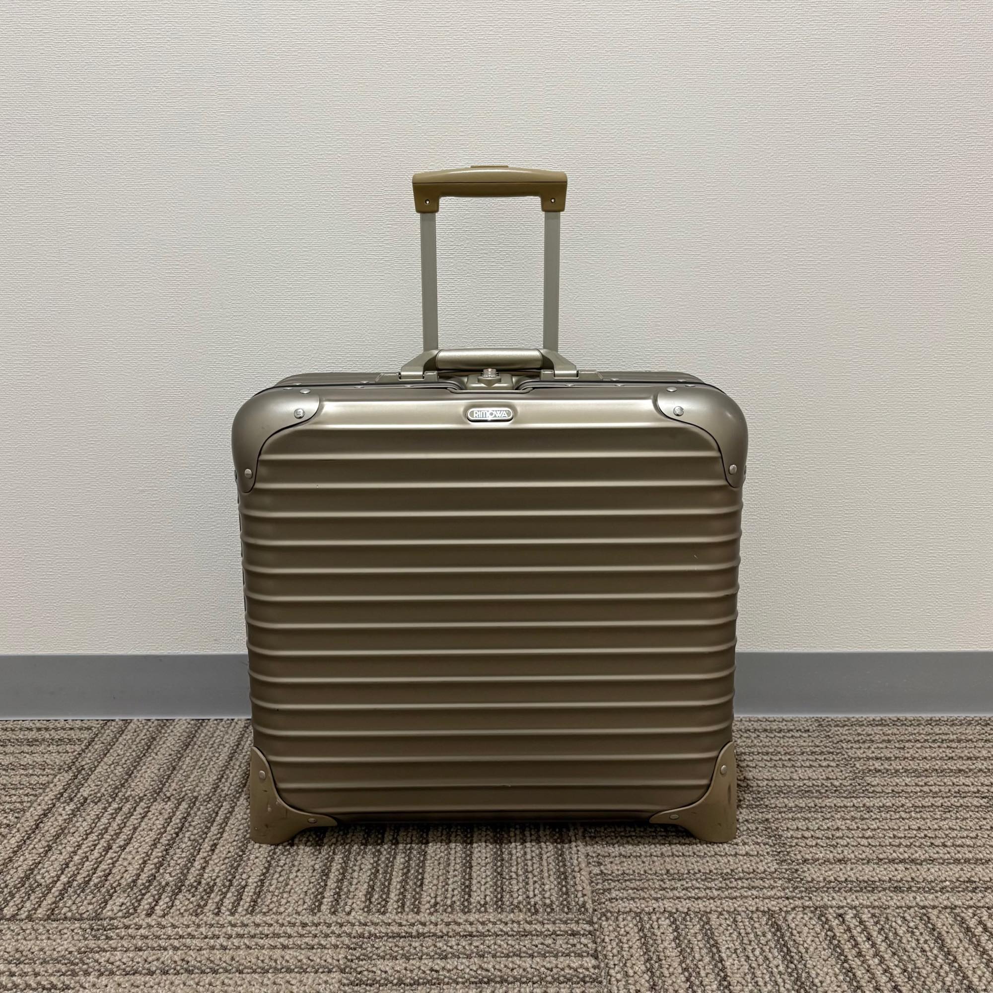 リモワ トパーズ チタニウム 920.40.03.2-3 中古美品 28リットル 2輪
