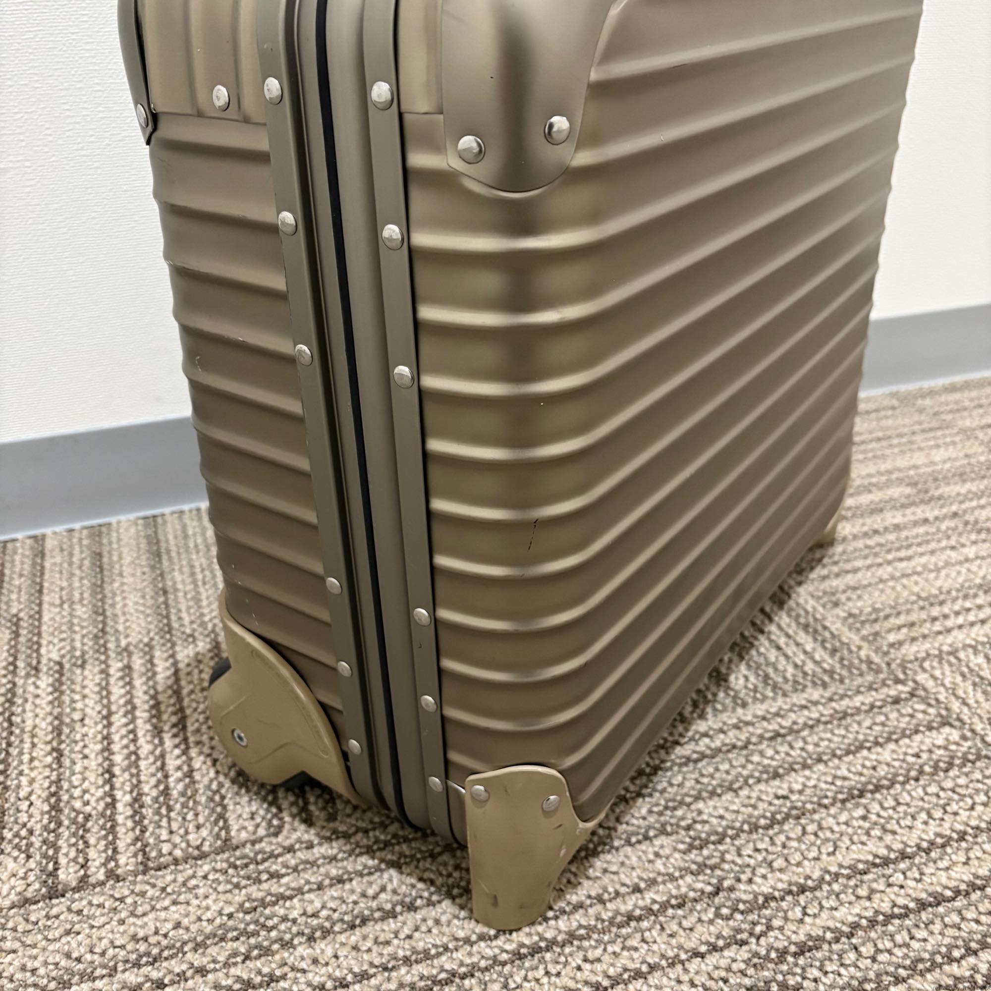 リモワ トパーズ チタニウム 920.40.03.2-3 中古美品 28リットル 2輪
