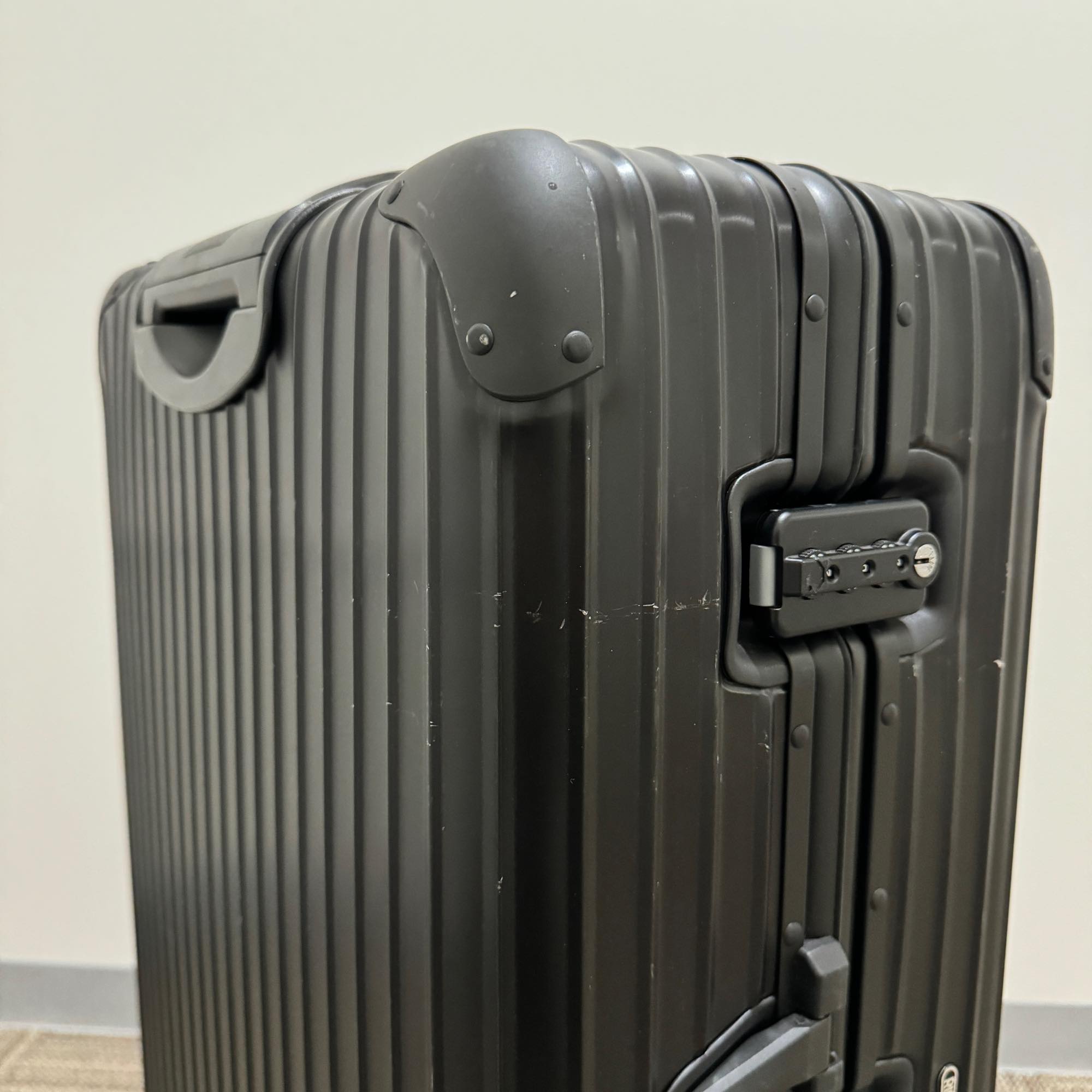 リモワ トパーズ ステルス 中古商品 923.70 82リットル 4輪