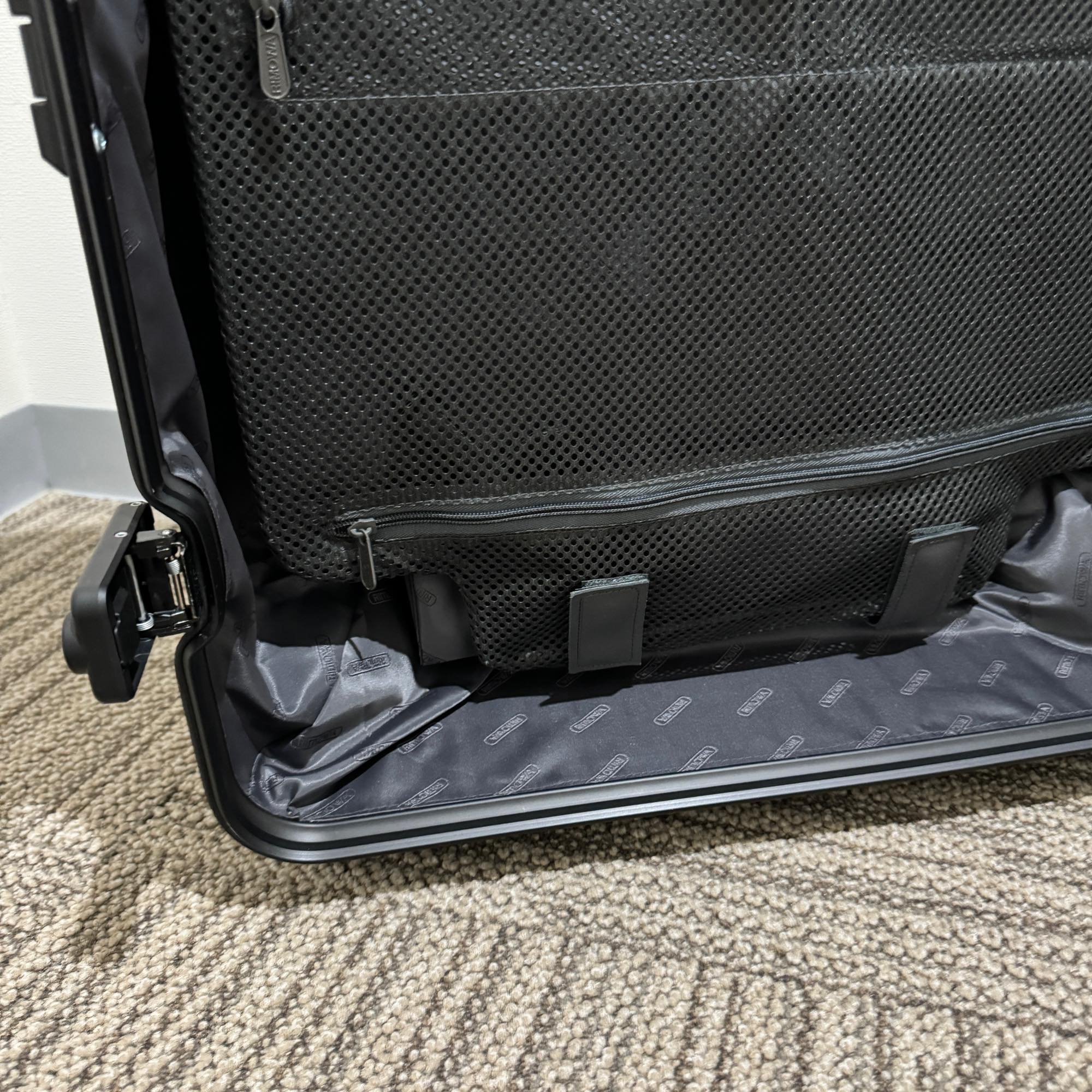 リモワ トパーズ ステルス 中古商品 923.70 82リットル 4輪
