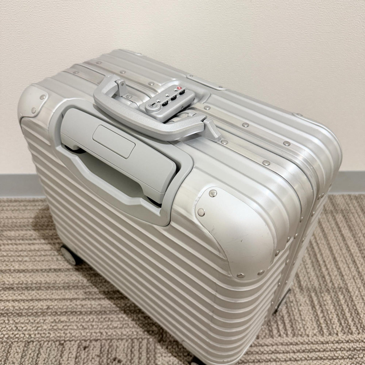 リモワ オリジナル 925.40.00.4-3 コンパクト シルバー 中古美品 29リットル 4輪
