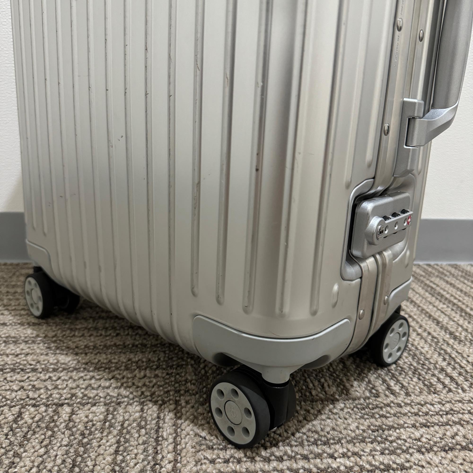 リモワ オリジナル 925.53.00.4 キャビン 中古美品 35リットル 4輪