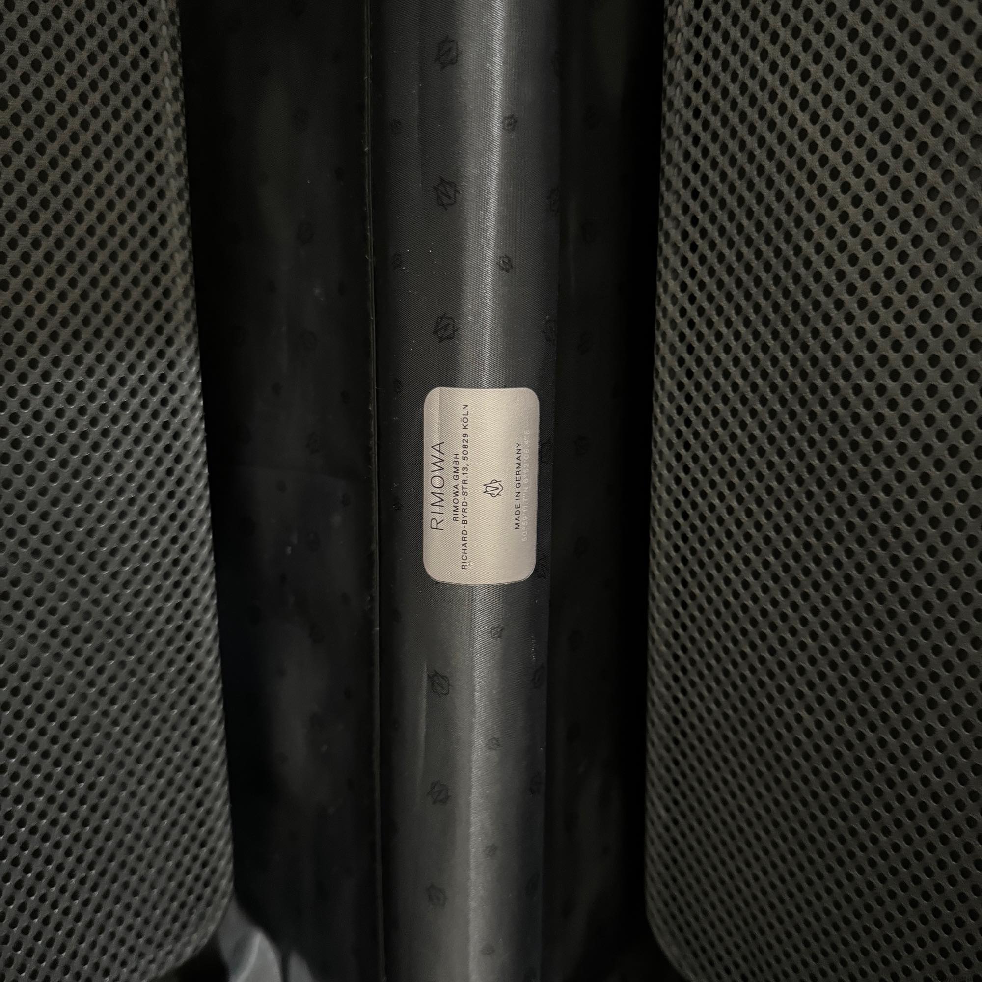 リモワ オリジナル 925.53.00.4 キャビン 中古美品 35リットル 4輪