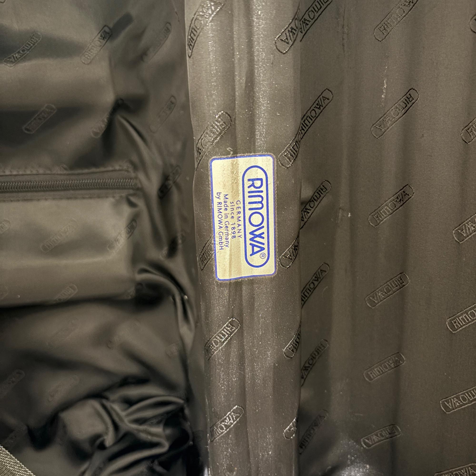 リモワ トパーズ(オリジナル) 中古商品 U928.40-3 23リットル 2輪