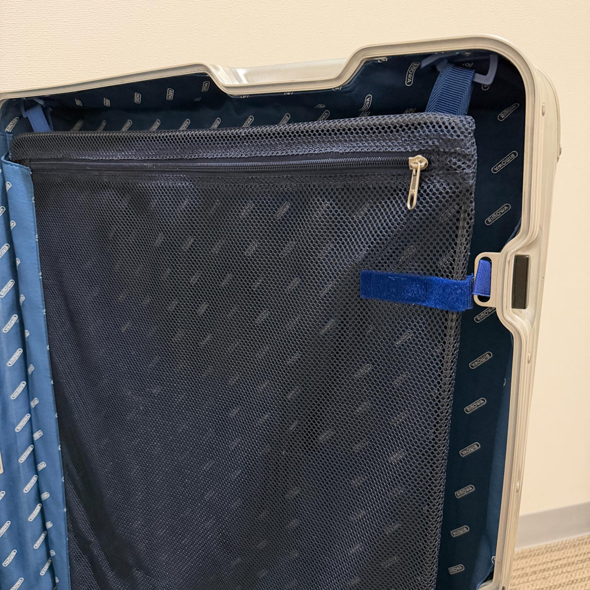 リモワ トパーズ 中古美品 931.77-3 104リットル 4輪