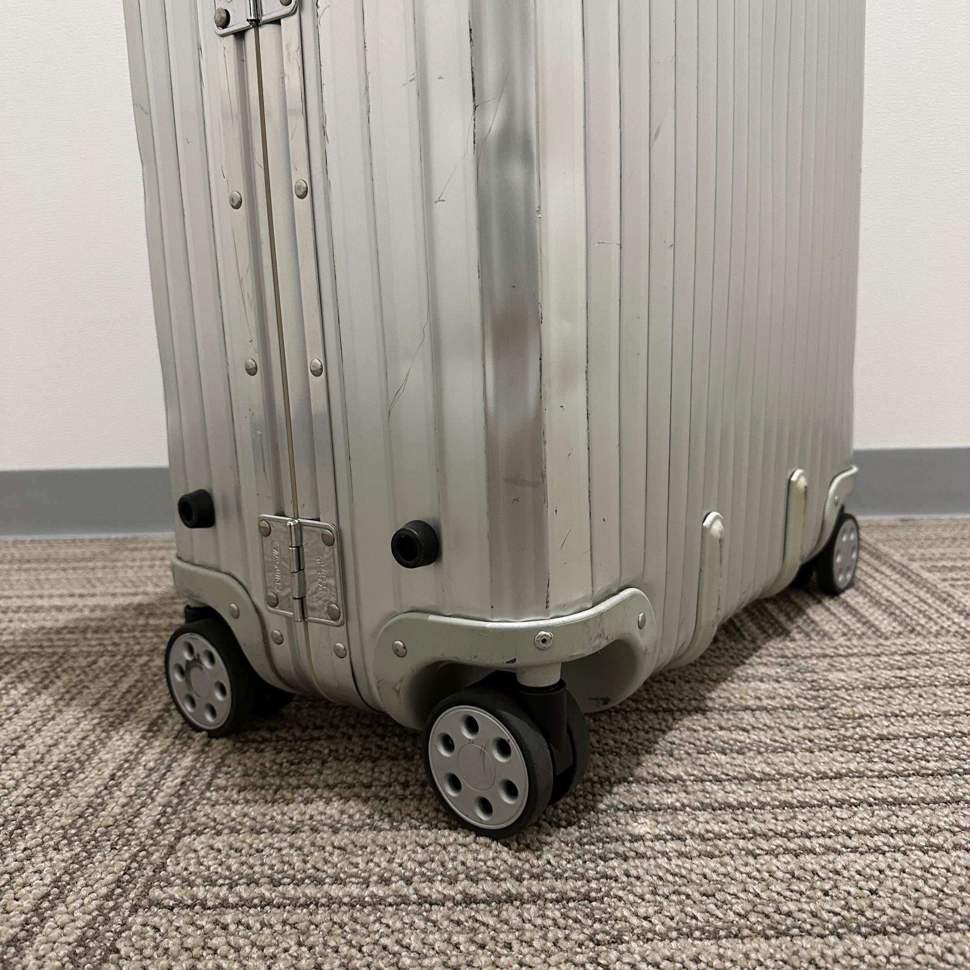 リモワ トパーズ 中古商品 932.70-3 82リットル 4輪