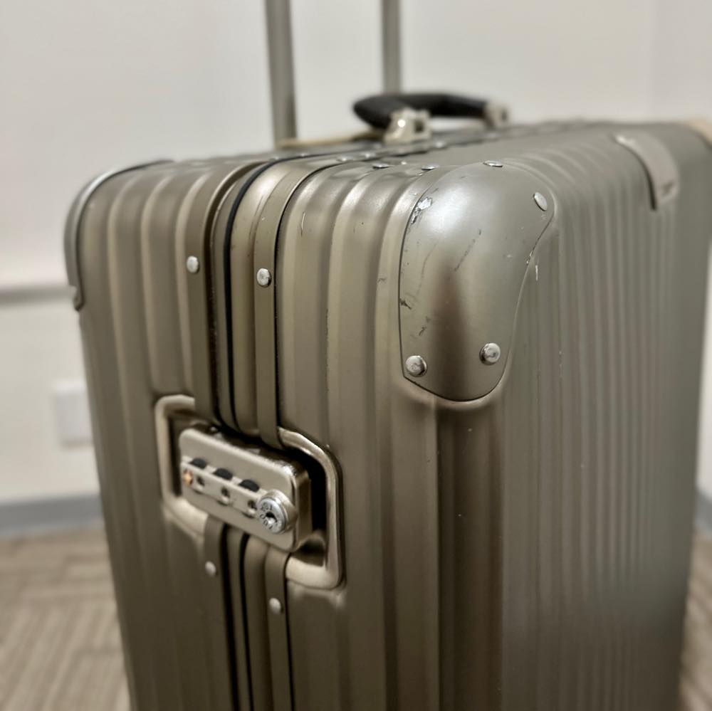 リモワ トパーズ チタニウム 中古商品 945.77-3 98リットル 4輪