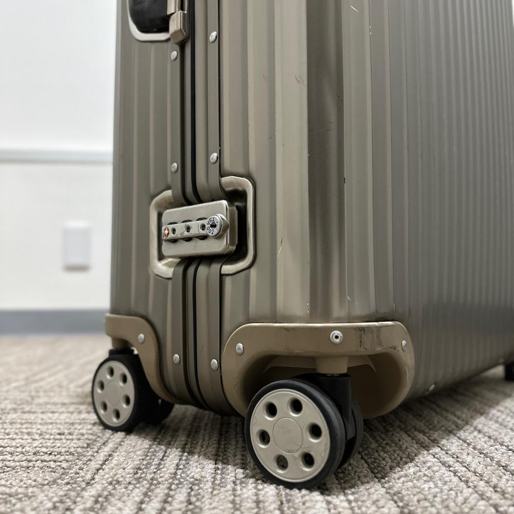 リモワ トパーズ チタニウム 中古商品 945.77-3 98リットル 4輪