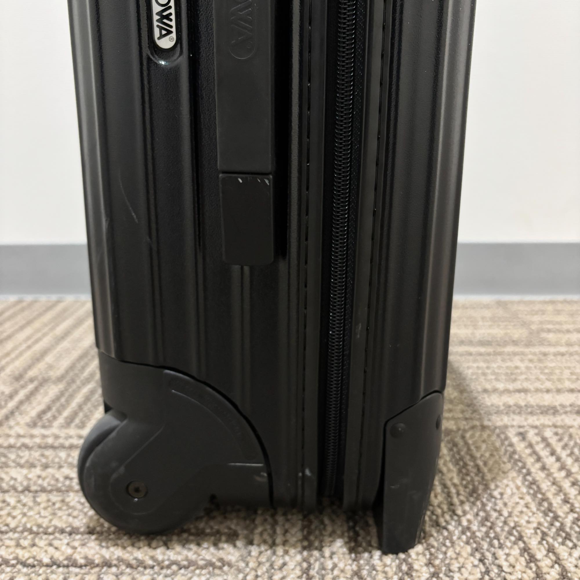 リモワ エッセンシャル(サルサ) 851.52-35 32リットル 中古商品 2輪