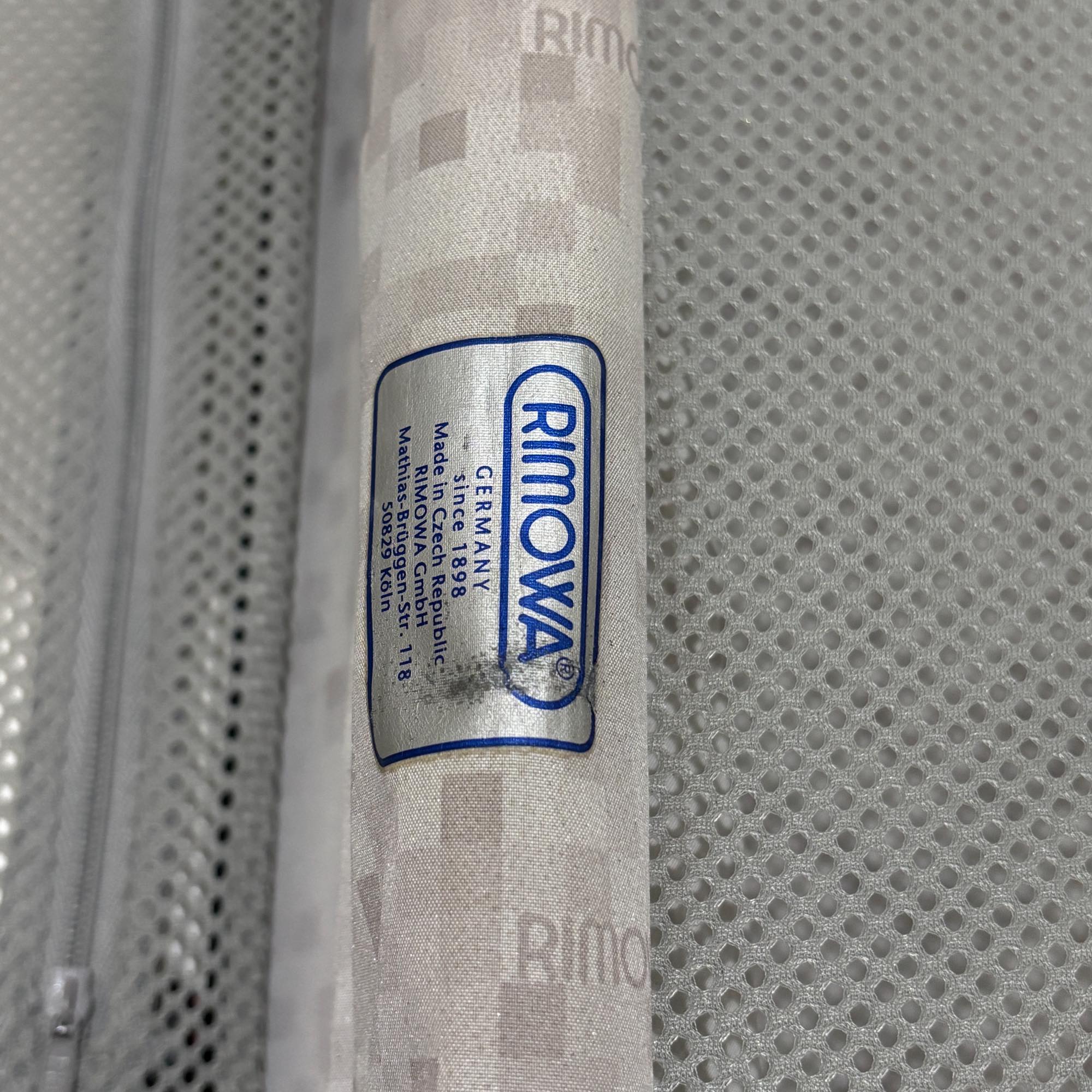 リモワ エッセンシャル (サルサ) 810.73-4 中古美品 98リットル 4輪