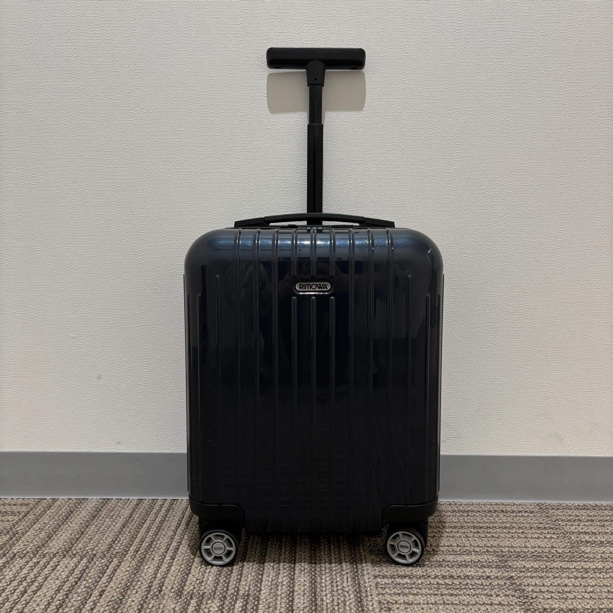 【希少モデル】リモワ エッセンシャルライト(サルサ エアー キッズ) 820.42.25.4-4 中古美品 22リットル 4輪