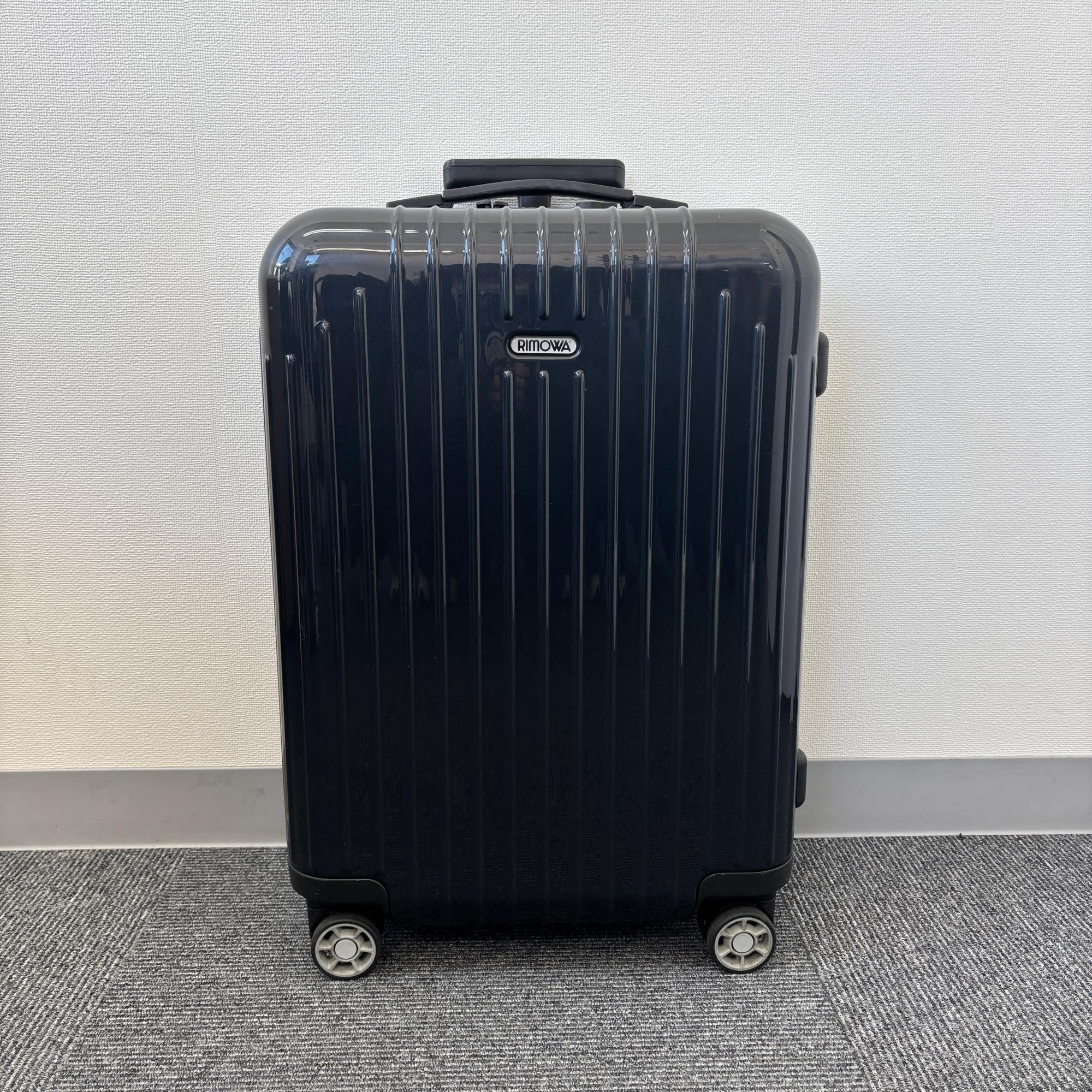 リモワ サルサエアー(エッセンシャルライト) 中古美品 825.52-4 33リットル 4輪