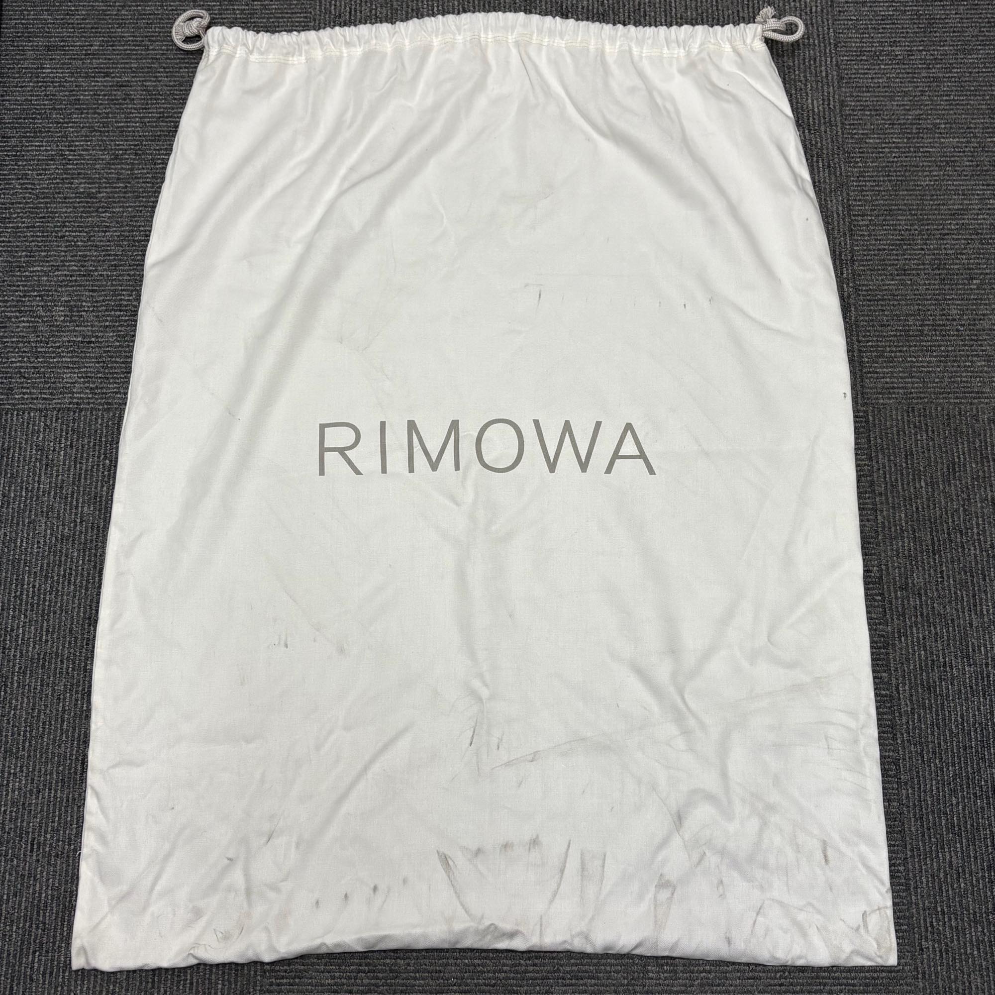 リモワ エッセンシャル(サルサ デラックス) 830.52.53.4 中古美品 32リットル 4輪