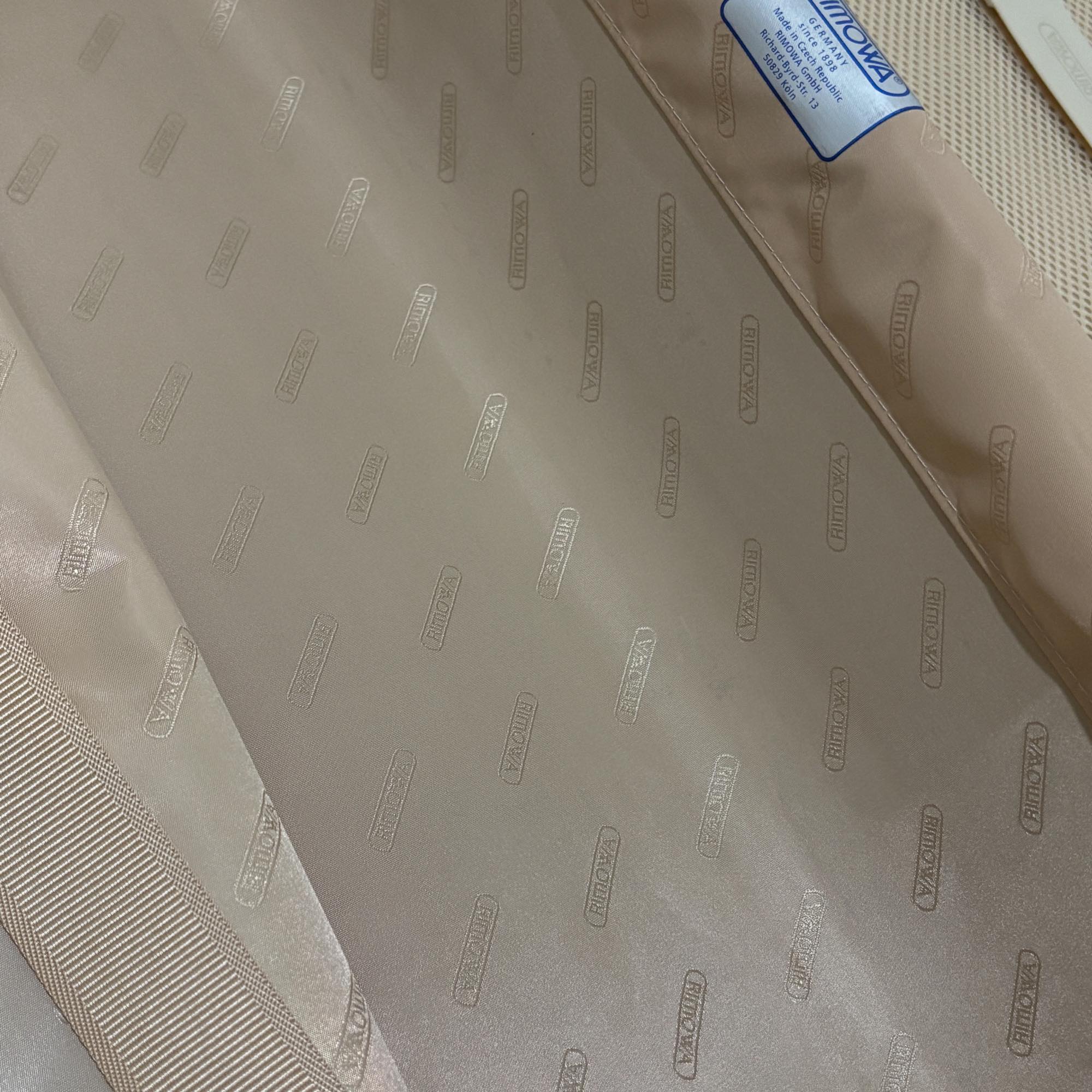 リモワ エッセンシャル (サルサ デラックス) 830.73.53 アウトレット品 87リットル 4輪