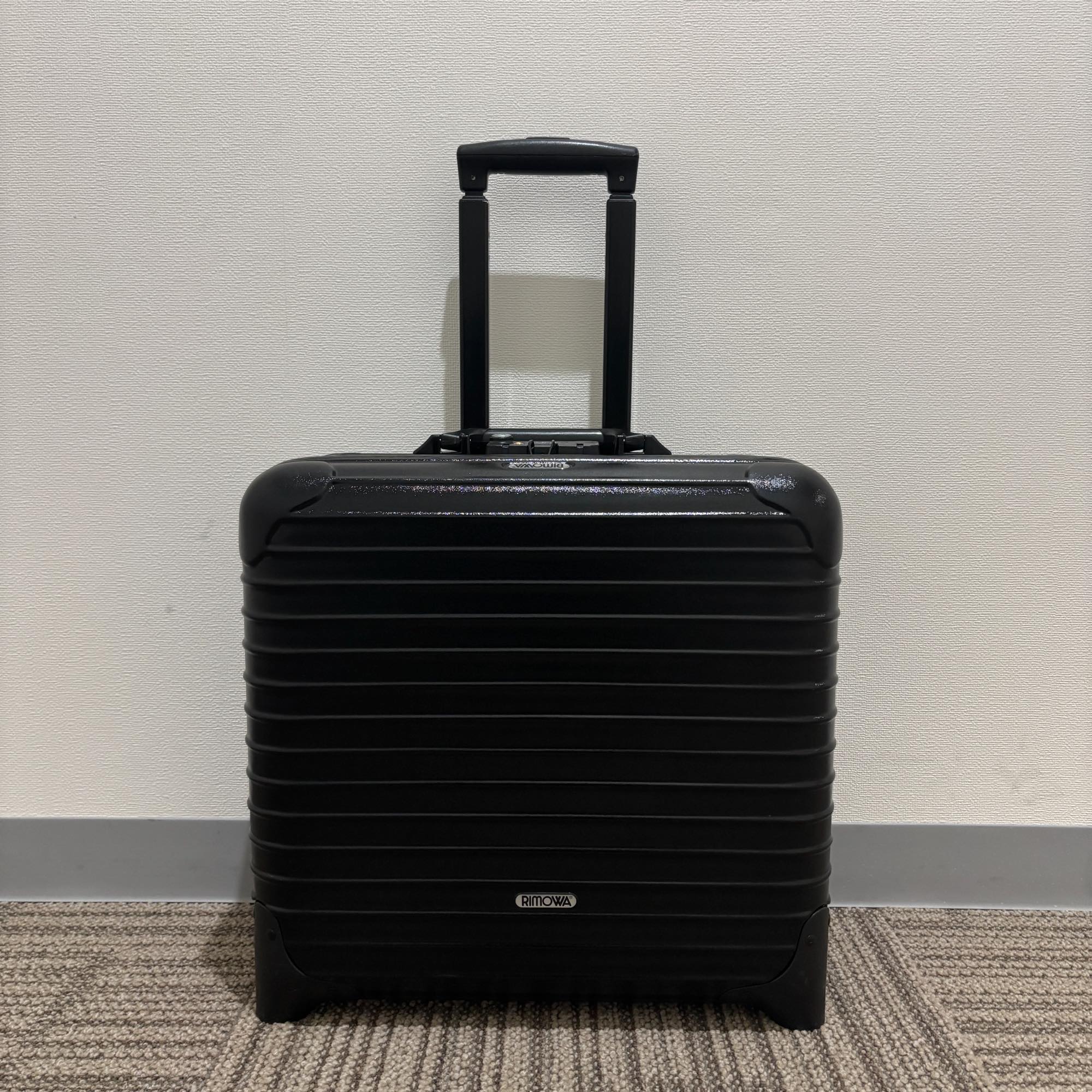 リモワ エッセンシャル(サルサ) 中古美品 851.40-4 23リットル 2輪