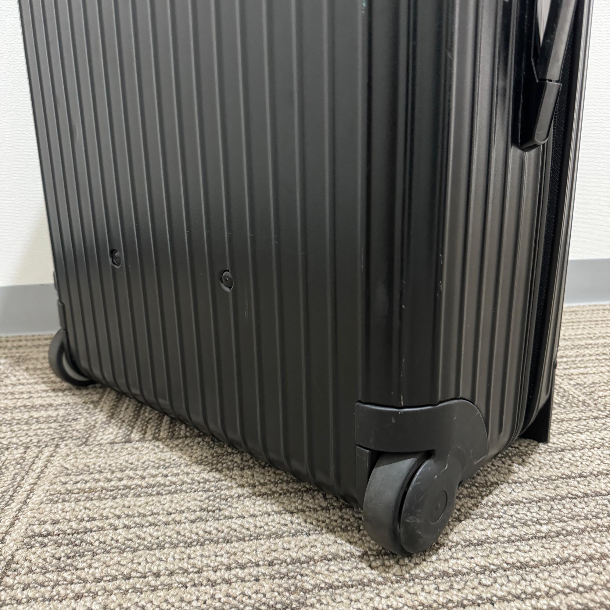 リモワ サルサ 中古商品 851.70-4 87リットル 2輪