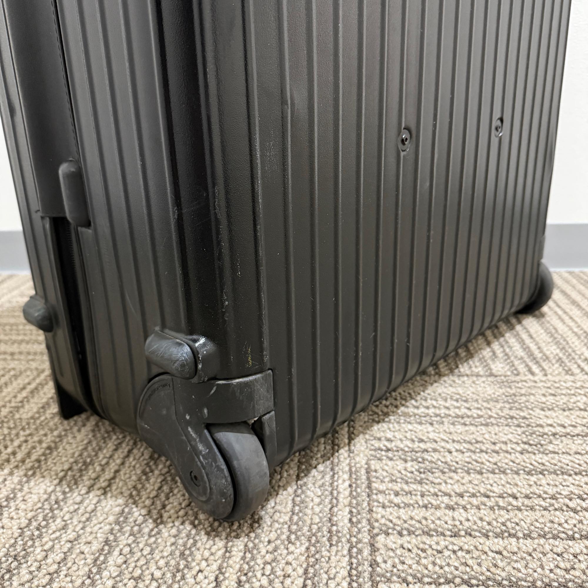 リモワ サルサ 851.77-4 104リットル 中古商品 2輪